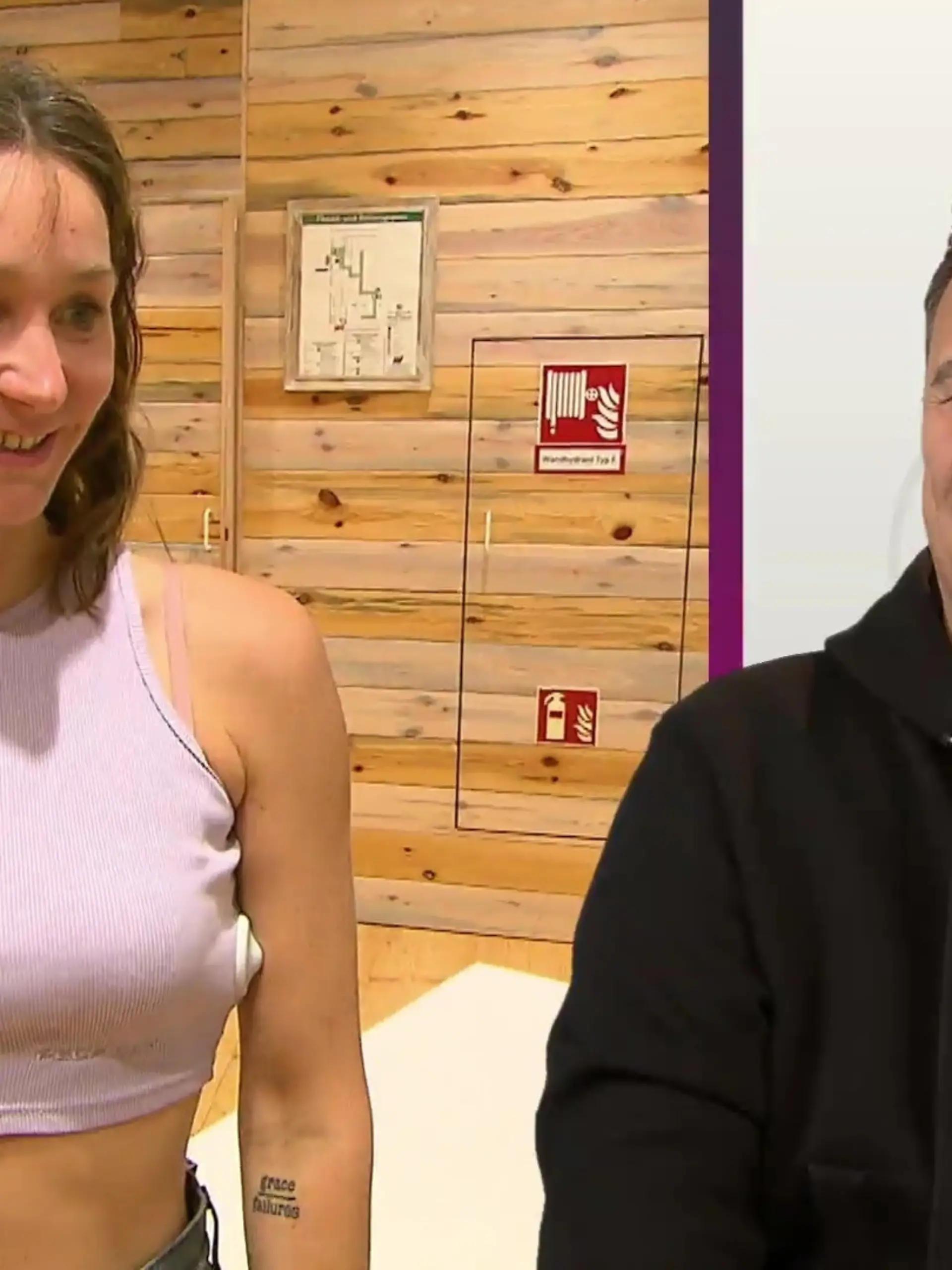 Bild zu: "Guido amüsiert sich köstlich über Christines Shorts"