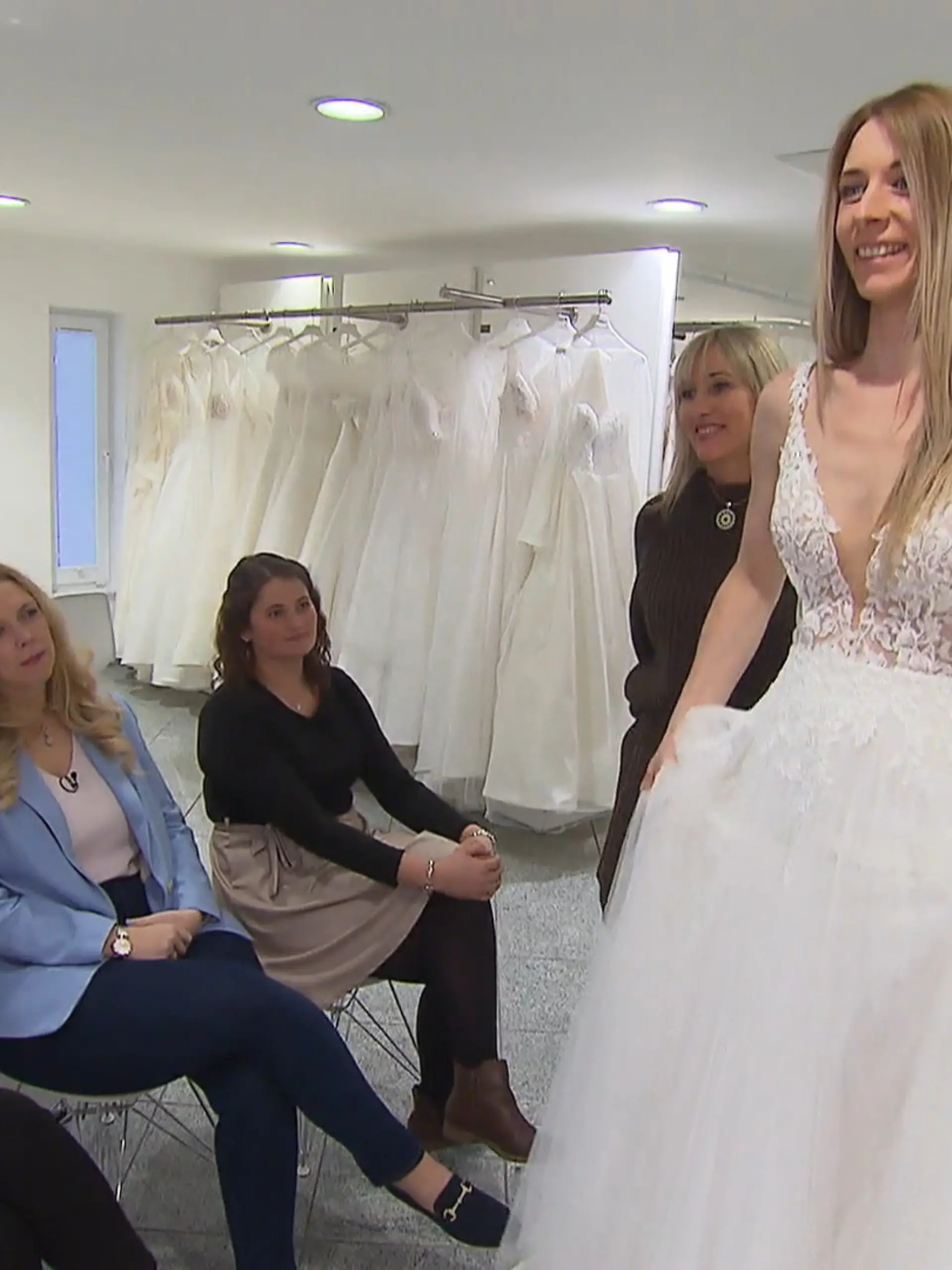 Bild zu: "Nathalie findet ihr Kleid"