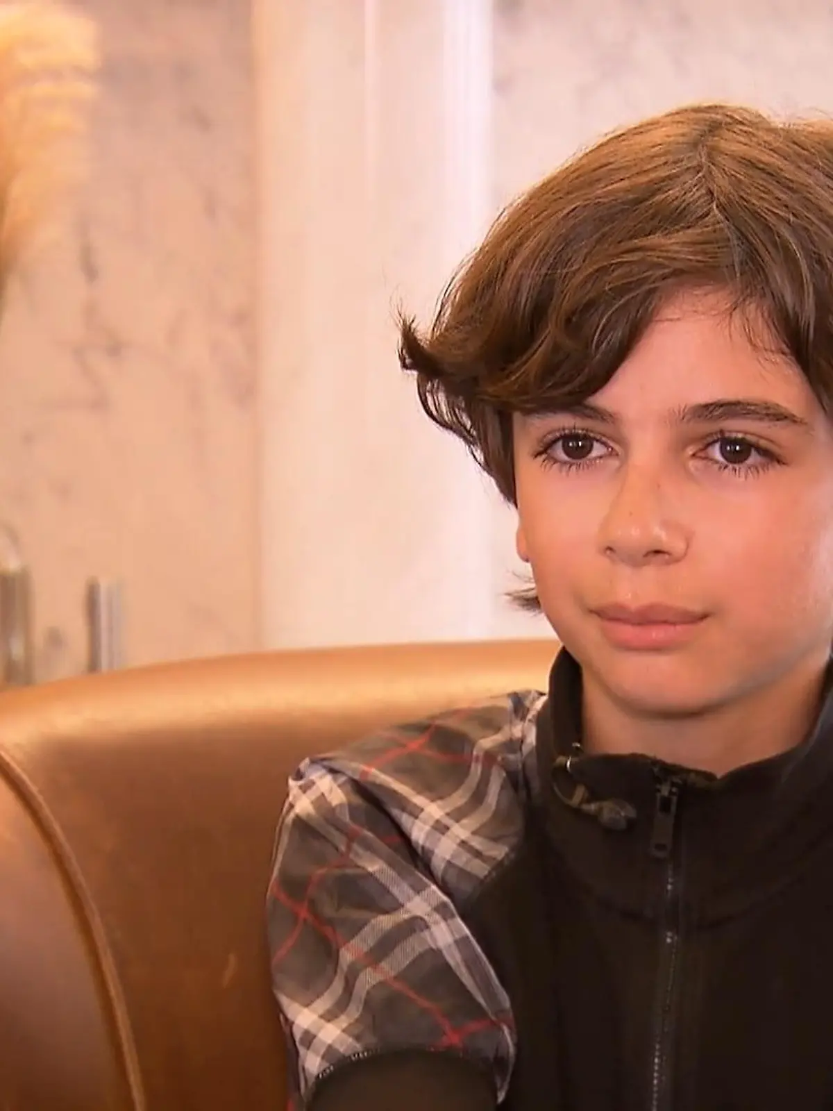 Der zwölfjährige Ruben Charara rauschte im Turbo-Tempo durch die Schulzeit, hat jetzt mit zwölf sein Abi gemacht. RTL traf den Jungen.