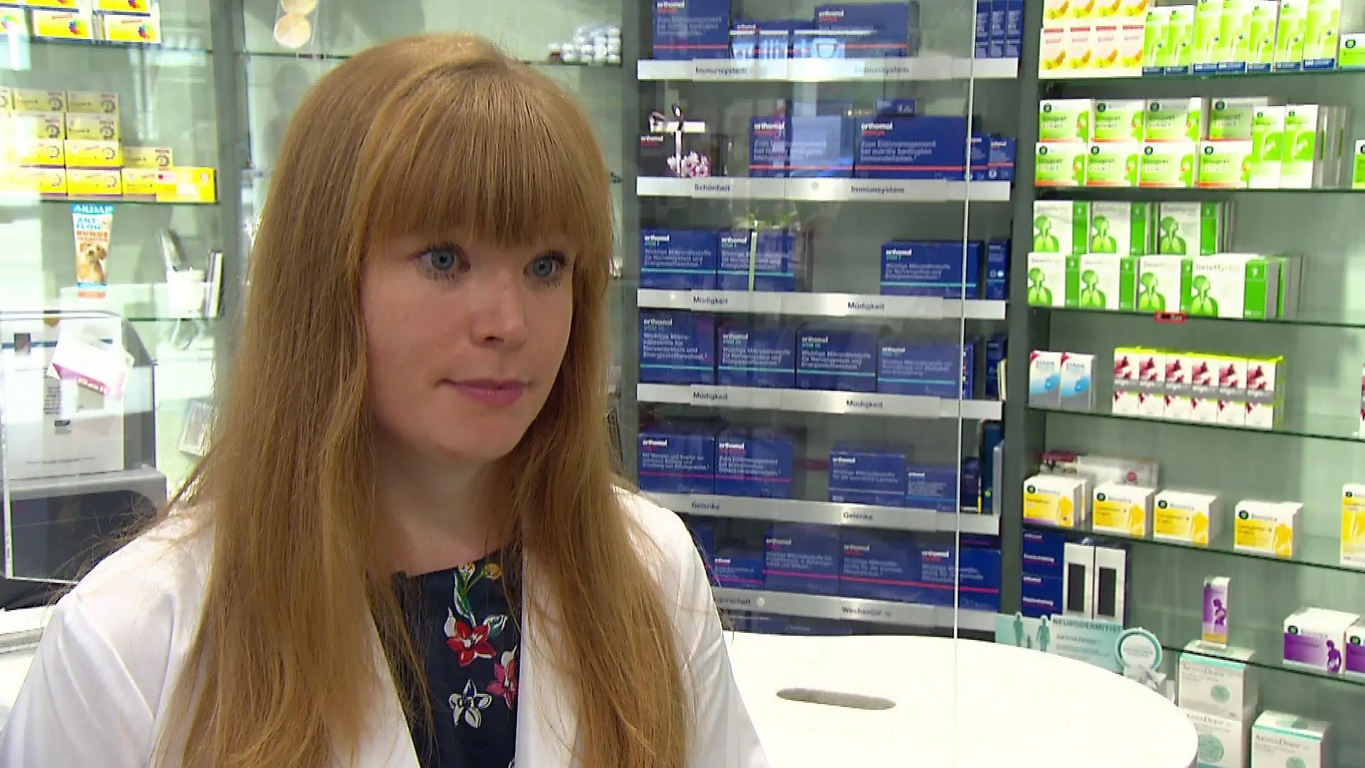 Annika Kimnach, Leiterin der Kasseler Post-Apotheke, bedauert die geringe Anzahl der Produktionsstätten von Fiebersaft weltweit.
