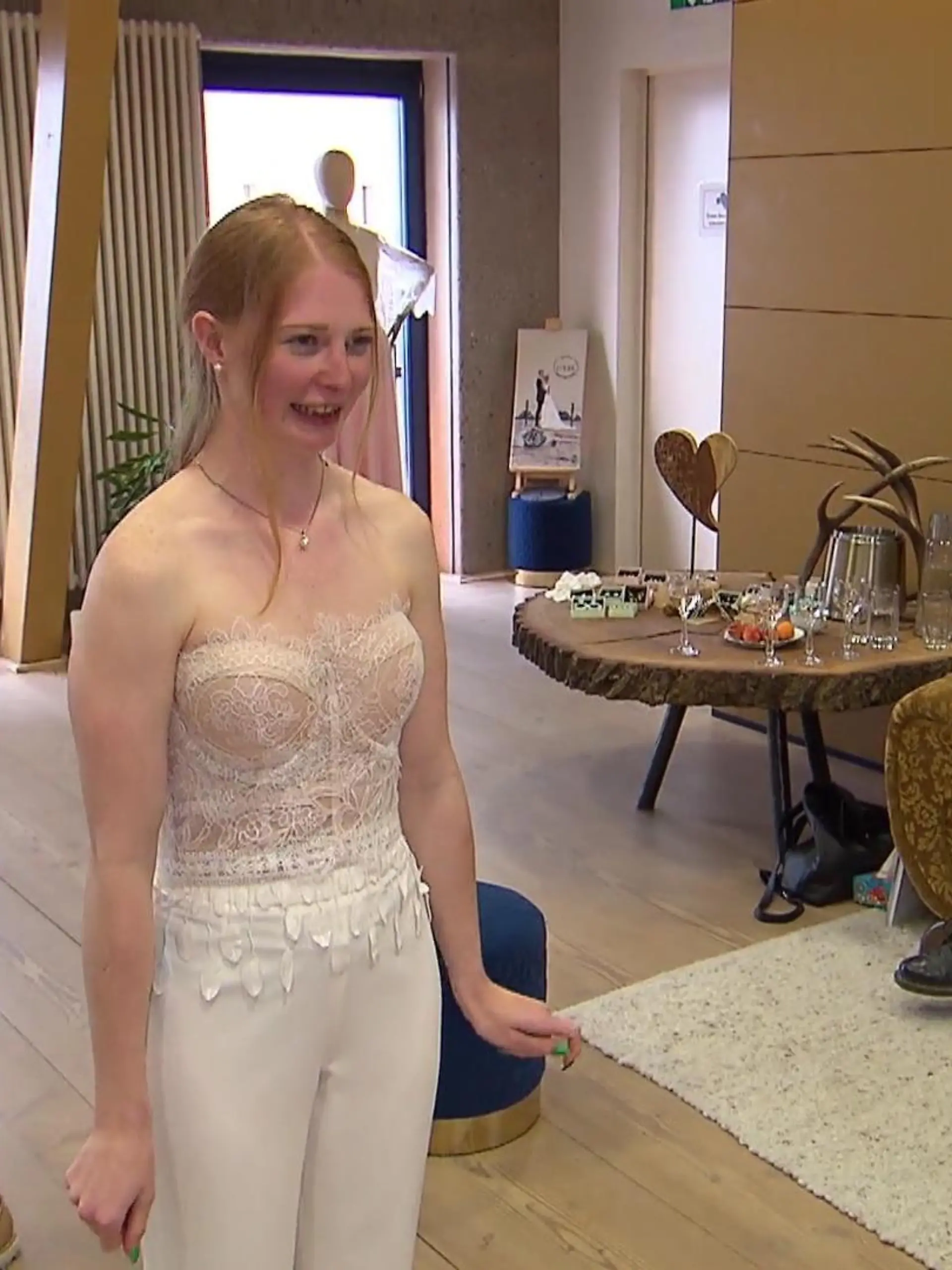 Bild zu: "Ein sexy Hosenanzug für Josefine"