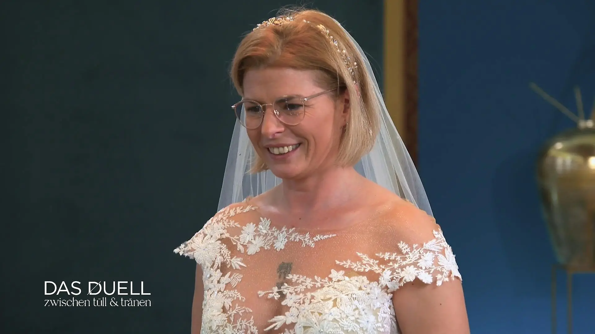 Nicole sieht sich schon in der Kapelle Kleid Nr. 2 ist ein Erfolg