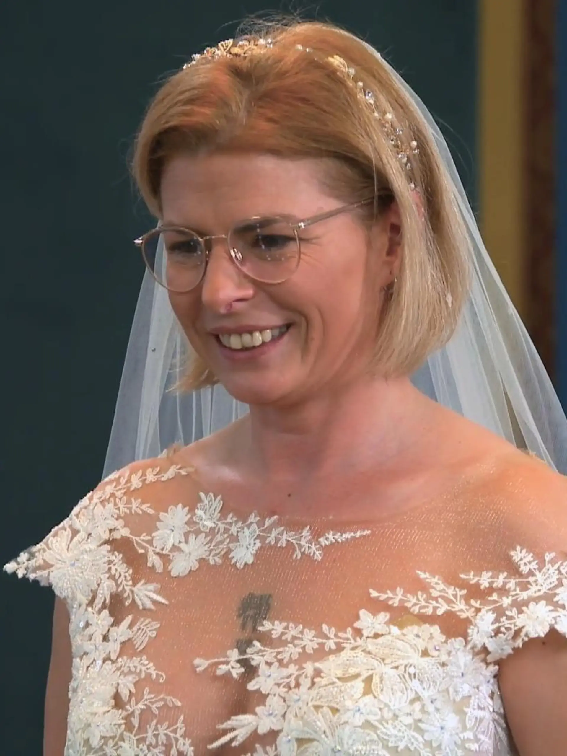Bild zu: "Nicole sieht sich schon in der Kapelle"