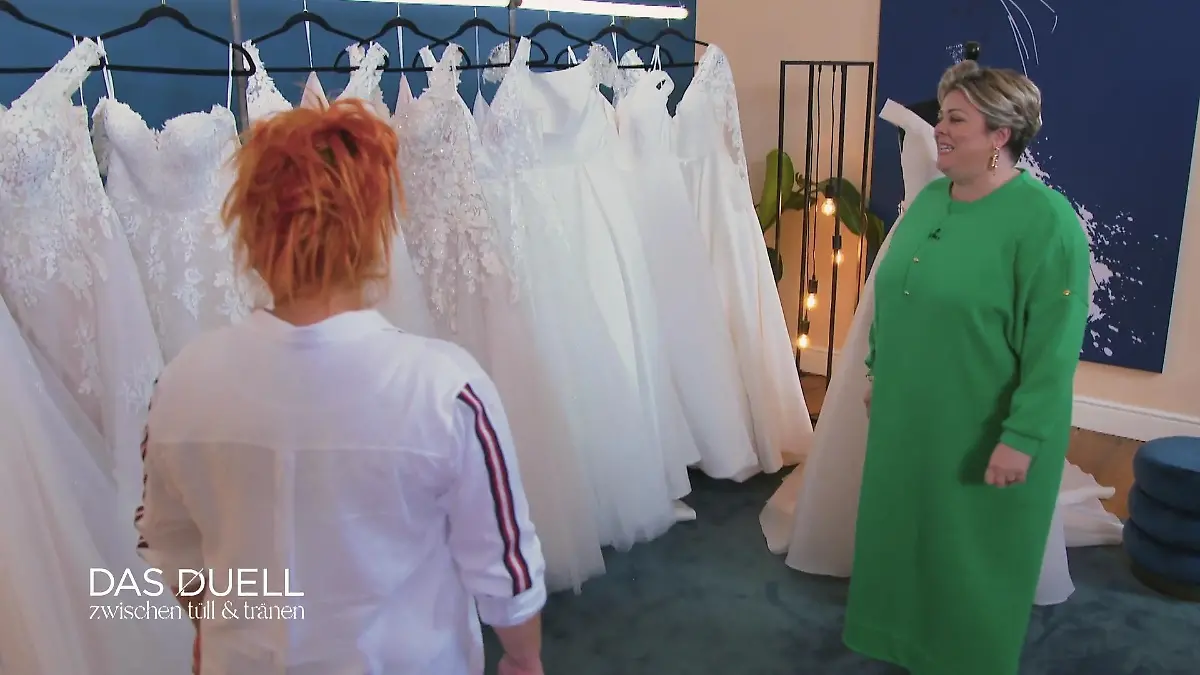 Gute-Laune-Flummi Vanessa ist an der Reihe Ihre Kleider-Auswahl