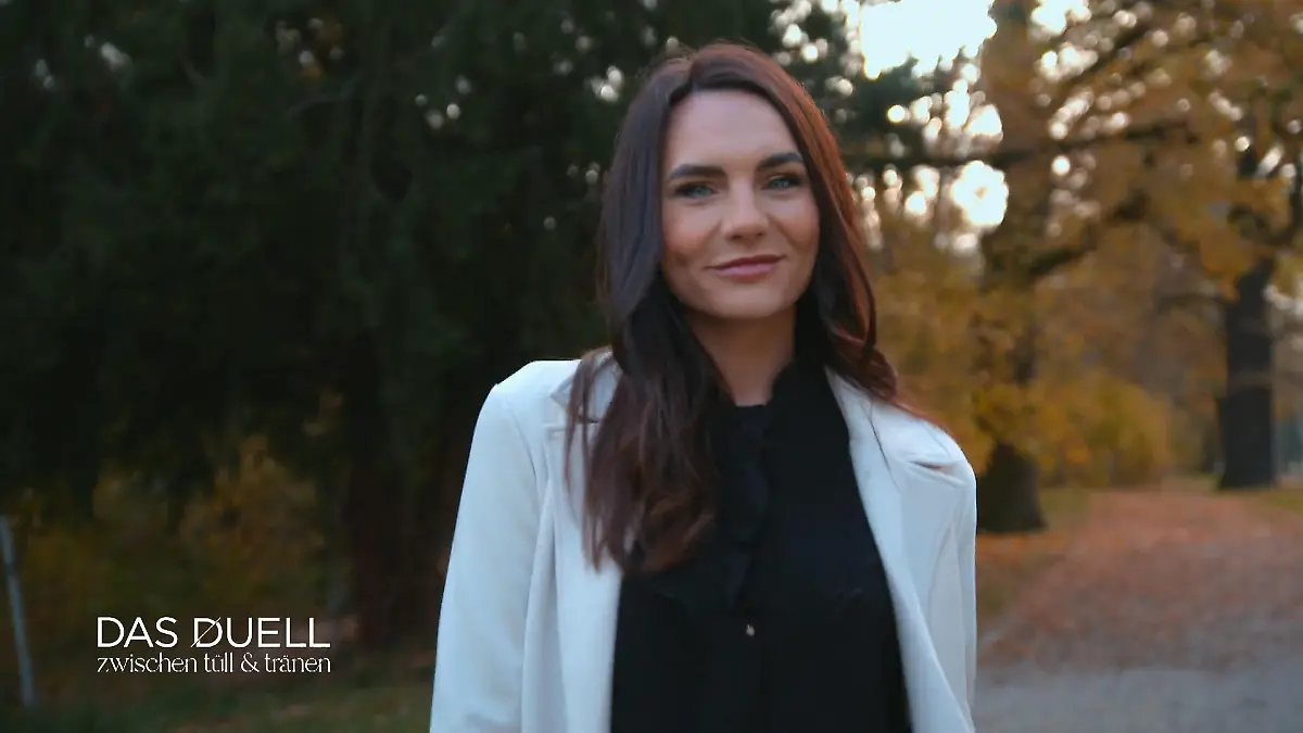 Julia ist Model mit viel Brautkleid-Erfahrung Herausfordernd