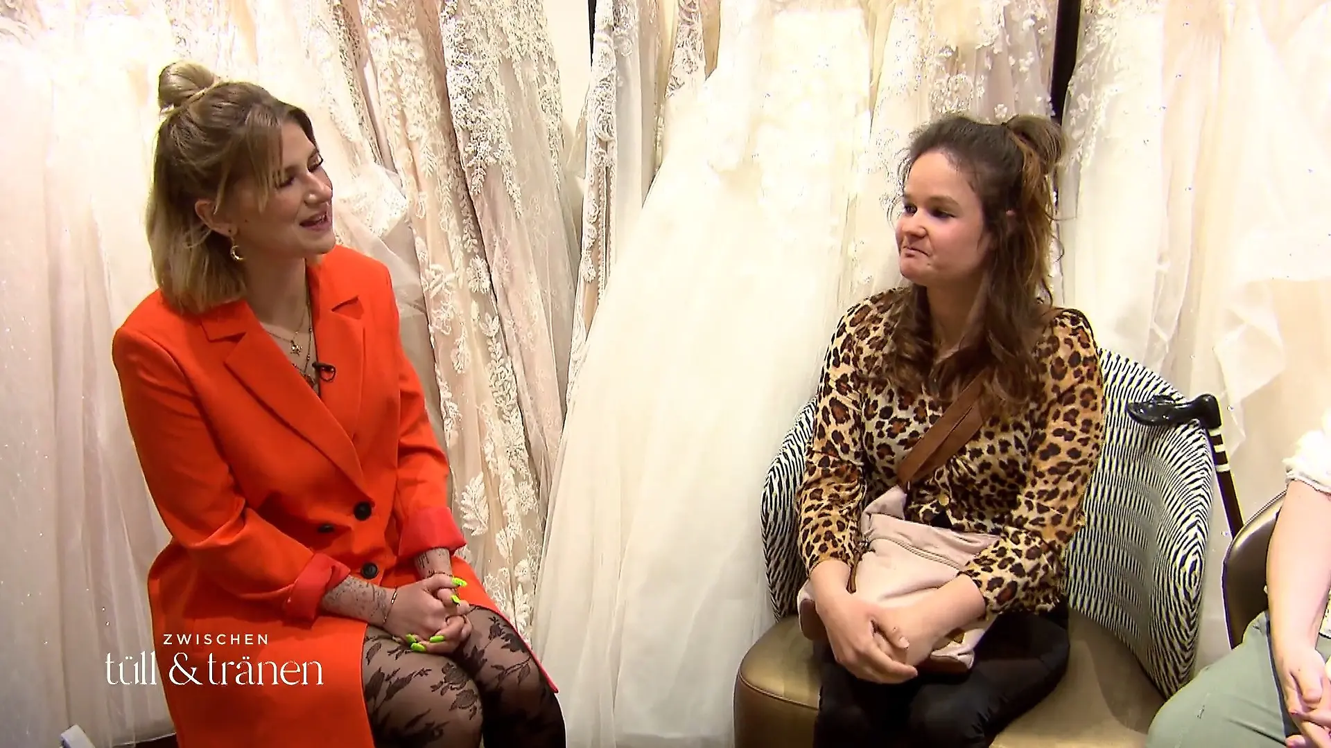 Braut Julia sucht ihr Traumkleid Gehörlos