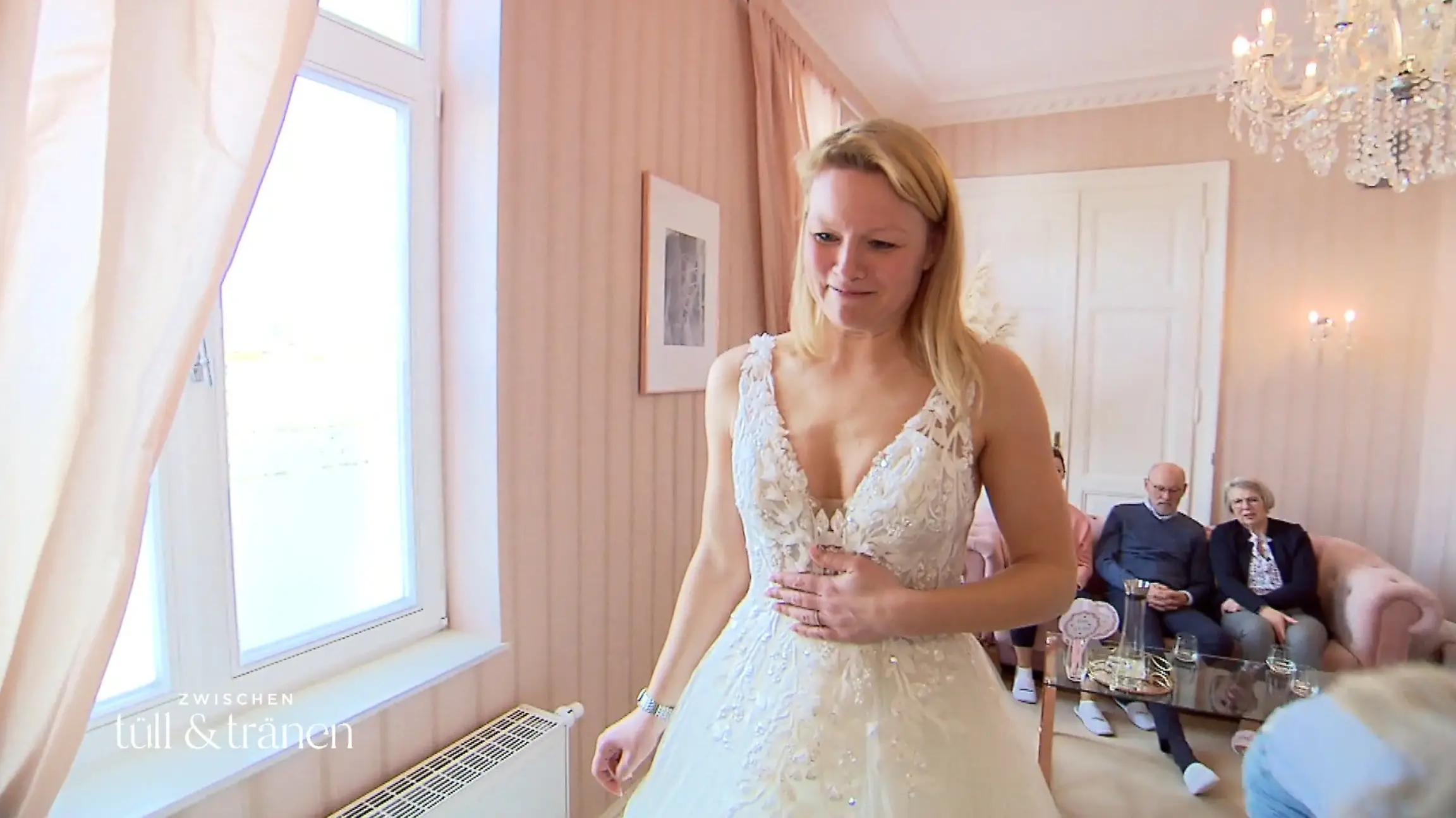 Jowita präsentiert ihr "Kracher-Kleid"! Braut Annika