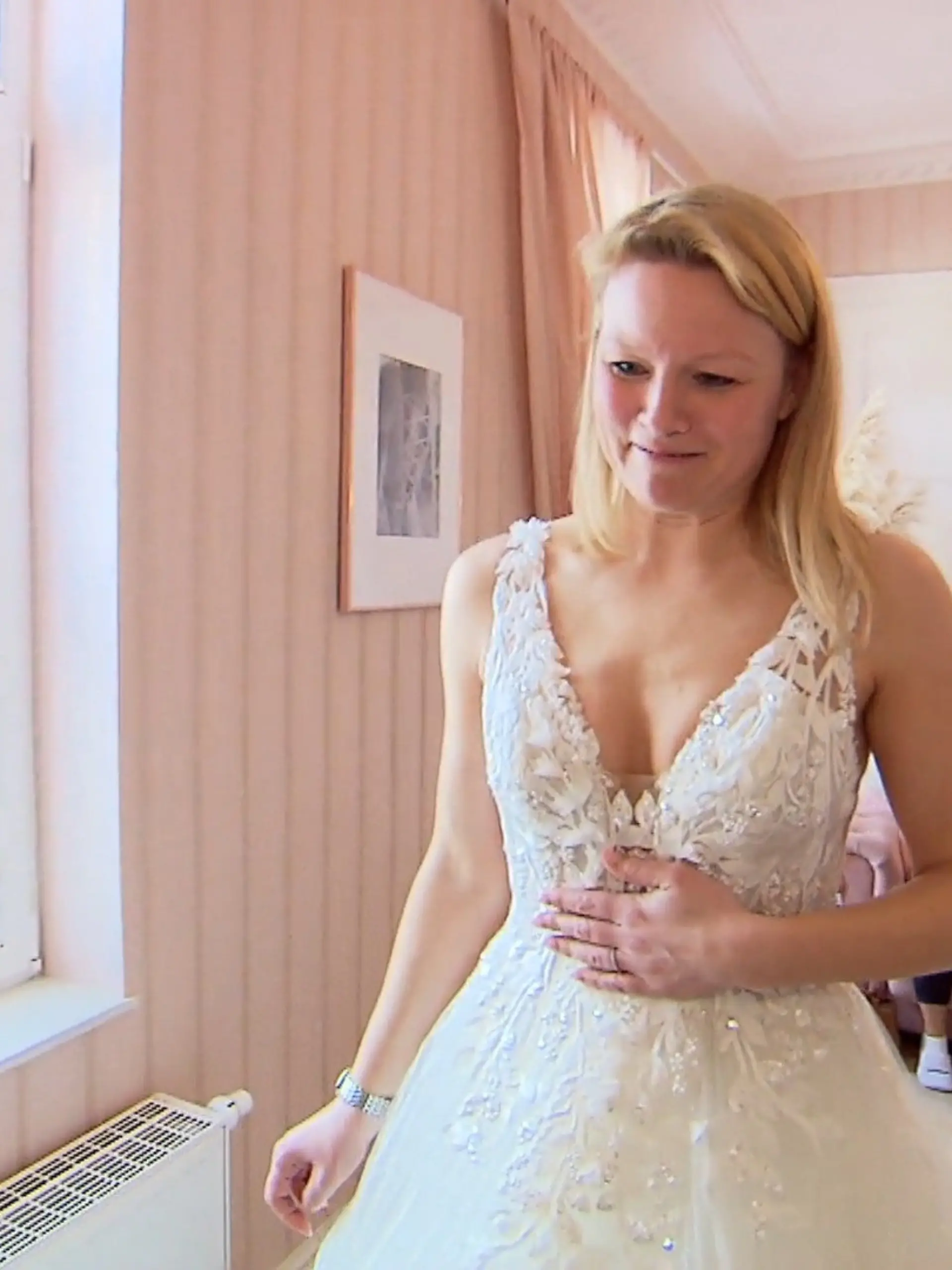 Bild zu: "Jowita präsentiert ihr "Kracher-Kleid"!"