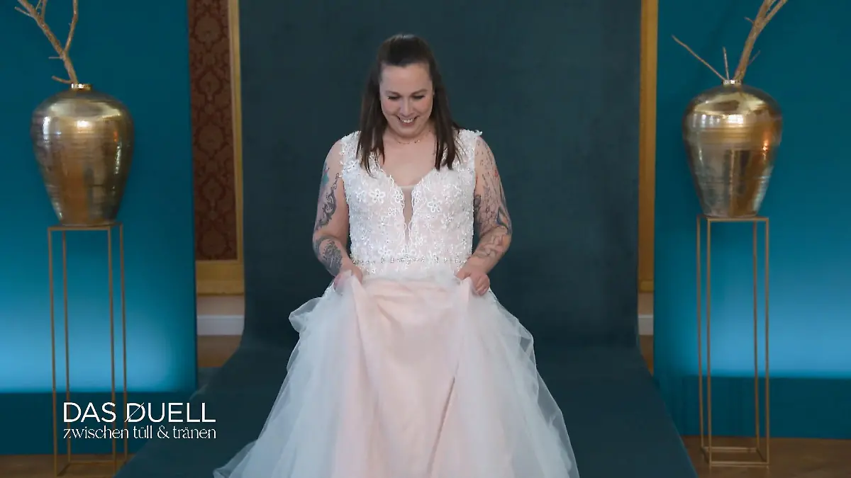 Kann ein Kleid im Rosa-Ton Braut Shinta überzeugen? Ein bisschen Kitsch