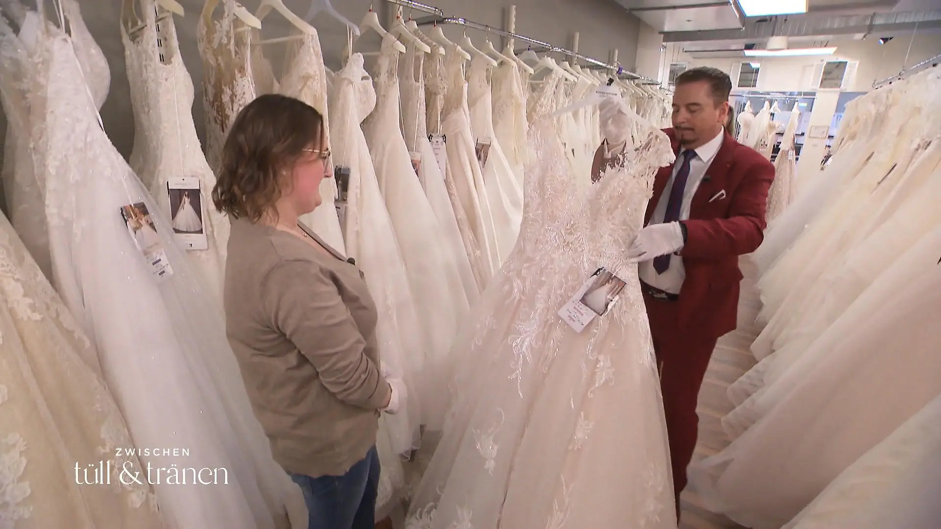 "Dieses Kleid ist Prinzessin pur" Manuela schmilzt dahin