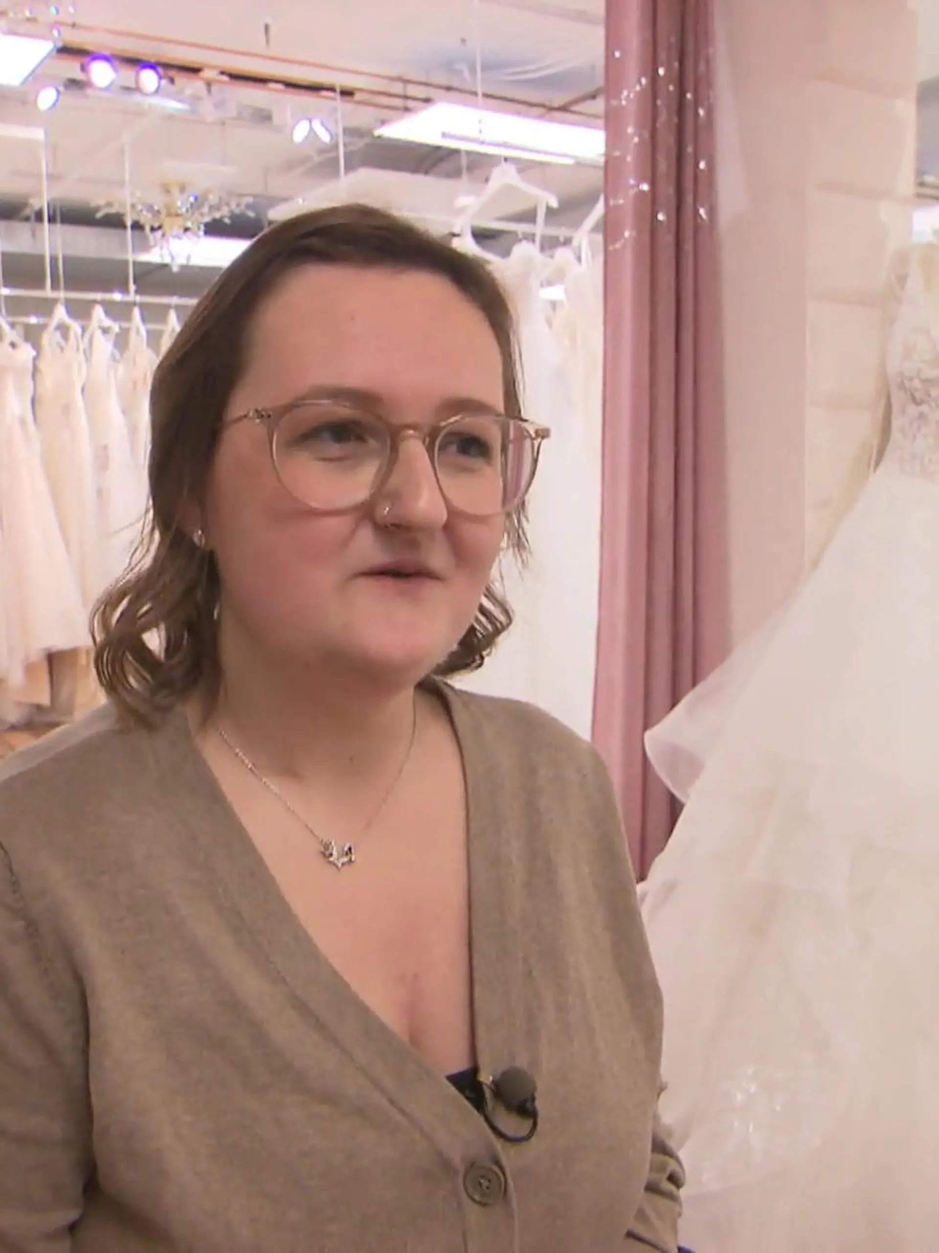 Bild zu: "Manuela hat schlimme Schicksalsschläge erlebt"