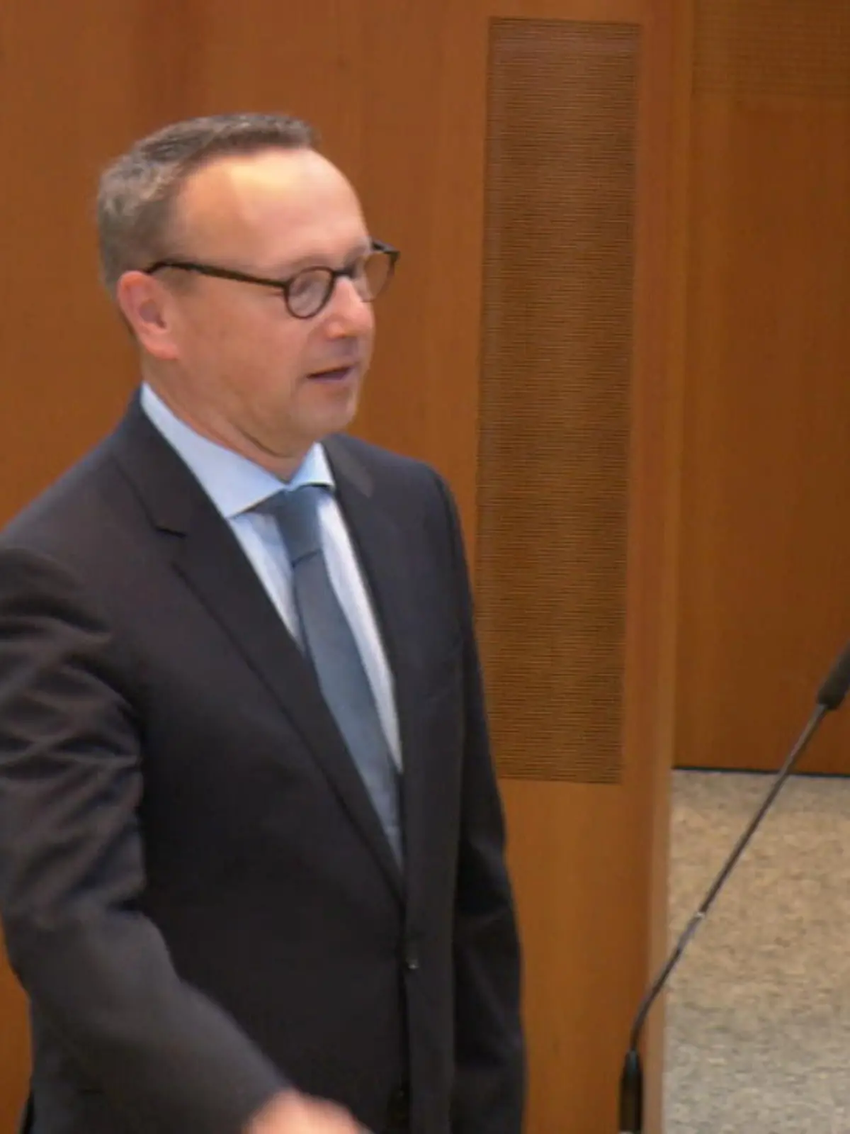Bild zu: "NRW-Justizminister Benjamin Limbach"