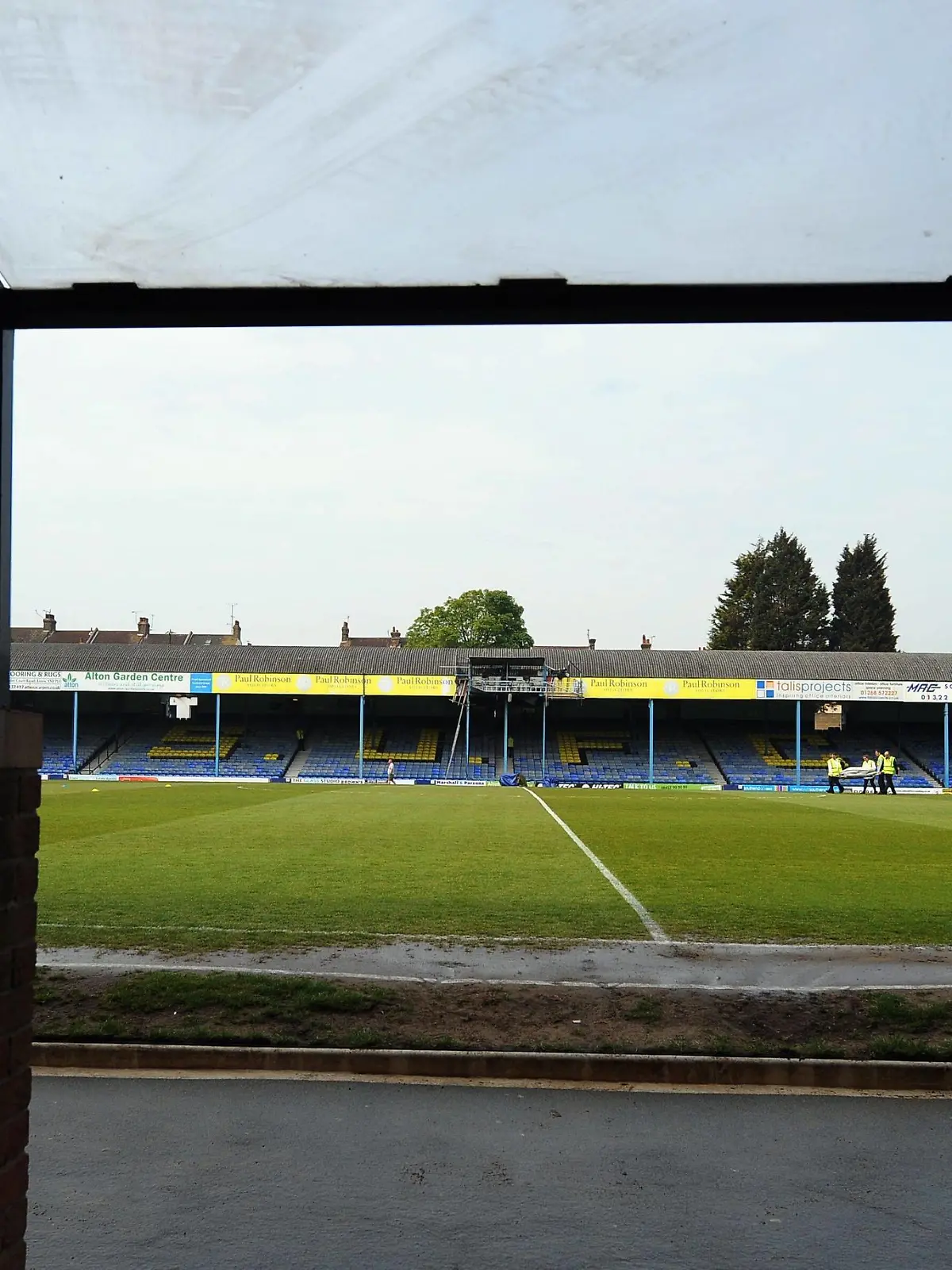 Mandatory Credit: Photo by Robin Parker/BPI/Shutterstock 3761745c A general view of the Roots Hall Stadium, home of Southend United FC Sky Bet League 2 2013/14, Playoffs, Semi Finals, Second Leg, Southend United v Burton Albion, Roots Hall Southend, GB - 17 May 2014 EDITORIAL USE ONLY No use with unauthorised audio, video, data, fixture lists outside the EU, club/league logos or live services. Online in-match use limited to 45 images 15 in extra time. No use to emulate moving images. No use in betting, games or single club/league/player publications/services. Sky Bet League 2 2013/14, Playoffs, Semi Finals, Second Leg, Southend United v Burton Albion, Roots Hall Southend, GB - 17 May 2014 EDITORIAL USE ONLY No use with unauthorised audio, video, data, fixture lists outside the EU, club/league logos or live services. Online in-match use limited to 45 images 15 in extra time. No use to emulate moving images. No use in betting, games or PUBLICATIONxINxGERxSUIxAUTXHUNxGRExMLTxCYPxROMxBULxUAExKSAxONLY Copyright: xRobinxParker/BPI/Shutterstockx 3761745c