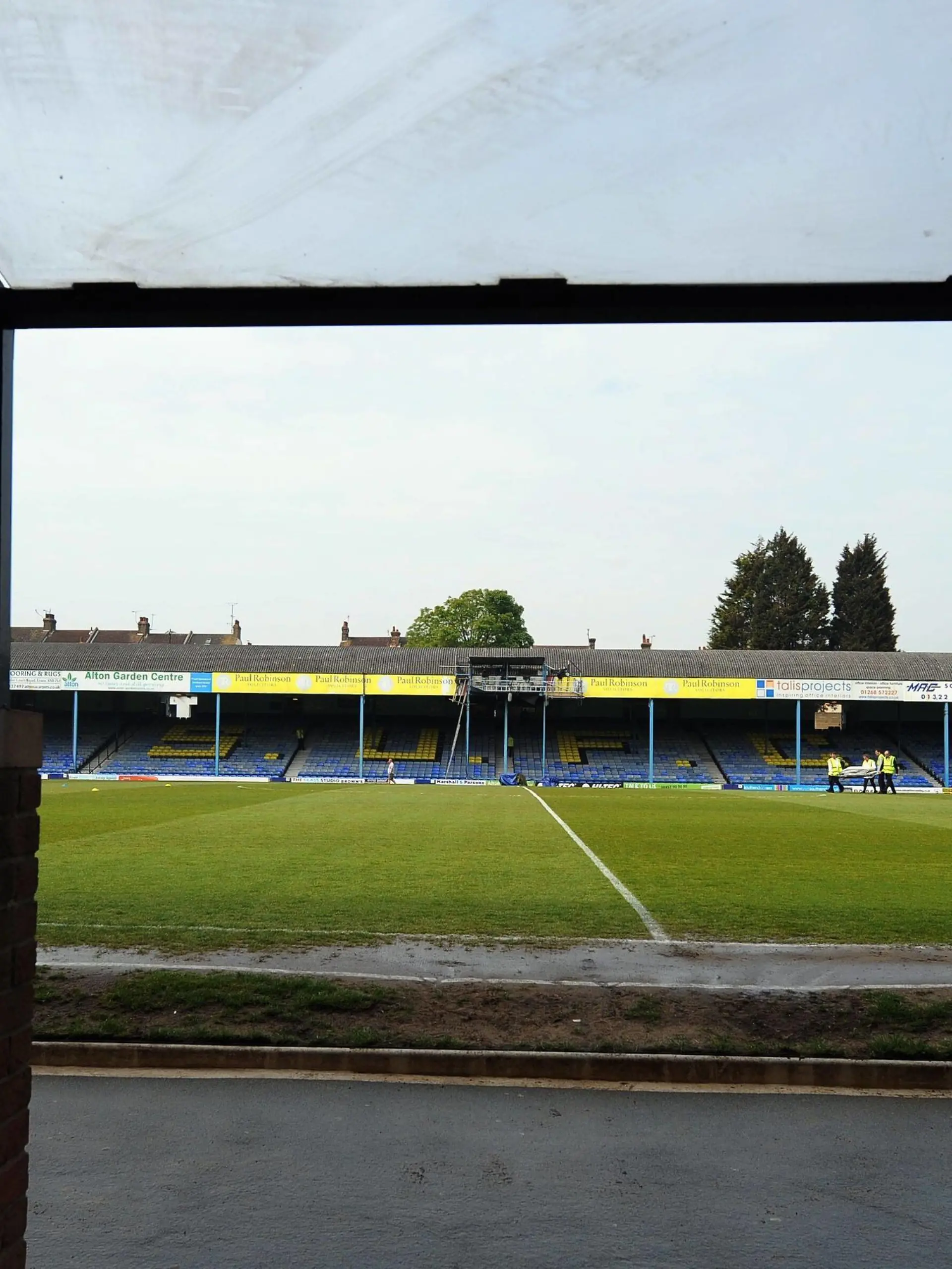 Mandatory Credit: Photo by Robin Parker/BPI/Shutterstock 3761745c A general view of the Roots Hall Stadium, home of Southend United FC Sky Bet League 2 2013/14, Playoffs, Semi Finals, Second Leg, Southend United v Burton Albion, Roots Hall Southend, GB - 17 May 2014 EDITORIAL USE ONLY No use with unauthorised audio, video, data, fixture lists outside the EU, club/league logos or live services. Online in-match use limited to 45 images 15 in extra time. No use to emulate moving images. No use in betting, games or single club/league/player publications/services. Sky Bet League 2 2013/14, Playoffs, Semi Finals, Second Leg, Southend United v Burton Albion, Roots Hall Southend, GB - 17 May 2014 EDITORIAL USE ONLY No use with unauthorised audio, video, data, fixture lists outside the EU, club/league logos or live services. Online in-match use limited to 45 images 15 in extra time. No use to emulate moving images. No use in betting, games or PUBLICATIONxINxGERxSUIxAUTXHUNxGRExMLTxCYPxROMxBULxUAExKSAxONLY Copyright: xRobinxParker/BPI/Shutterstockx 3761745c