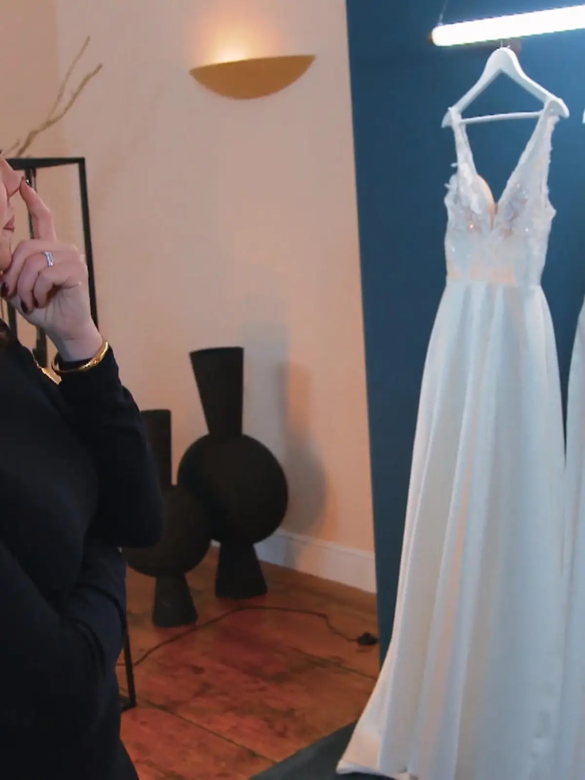 Bild zu: "Christina ist unschlüssig- welches Kleid als nächstes?"