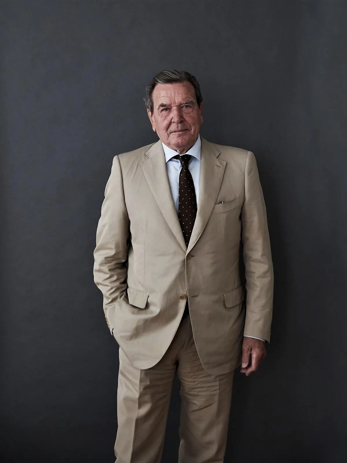 Gerhard Schröder, Bundeskanzler a.D., zum Interview in seinem Haus in Hannover Gerhard Schröder (ENTWURF) &gt;&gt; 