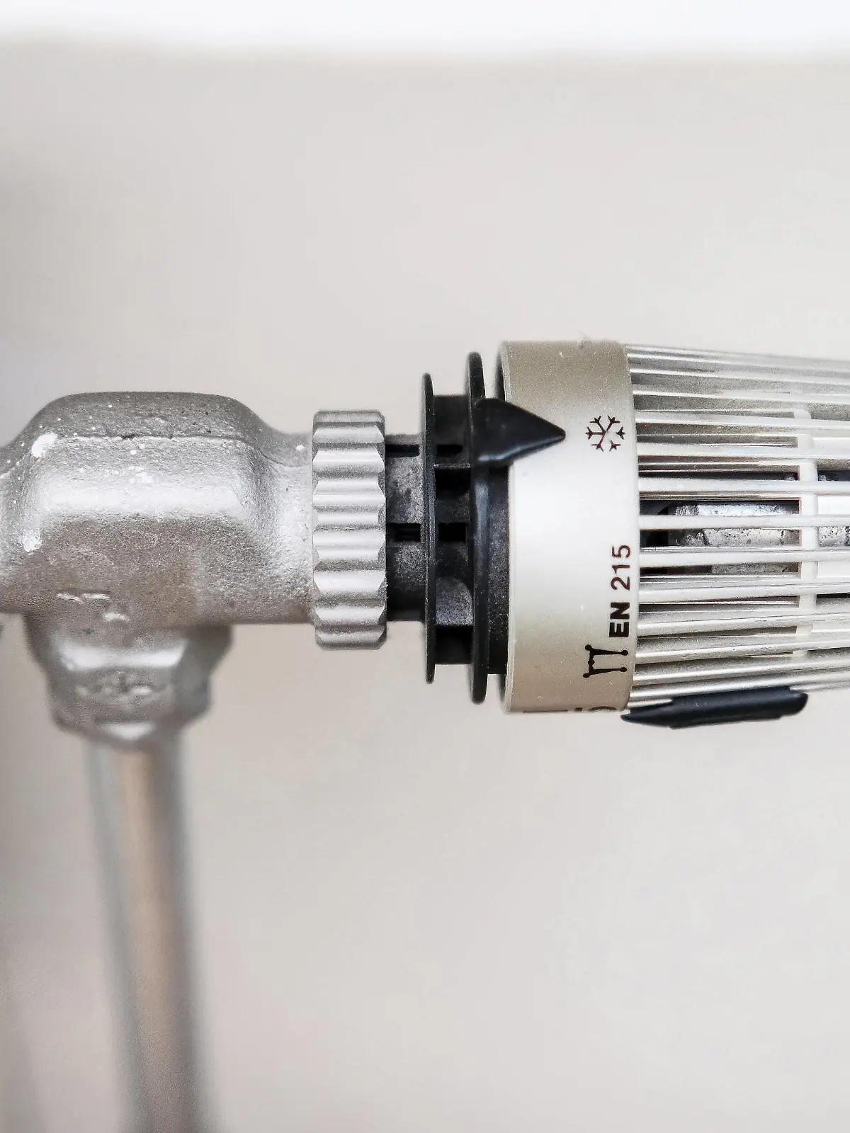  Düsseldorf 27.05.2022 Heizkosten Heizung Heizungskosten Miete Mietkosten Mietnebenkosten Nebenkosten Heizen Thermostat Wärme Kälte Wohnen Wohnung Heizkosten Erdöl Erdgas Mieterhöhung Wohnfläche Energiebedarf Heizkostenabrechnung Heizperiode energetische Gebäude Heizkörper Heizungsanlage Heizgas Gaspreis Gasheizung Betriebskosten Steuer Finanzamt Steuererklärung Betriebsausgaben Werbungskosten Heizungsthermostat Temperatur Temperaturregler Heizungsregler CO2 Steuer Aufschlag Heizkostenabgabe Klimaschutzgesetz CO2-Abgabe CO2-Preis energetische Sanierung Bundesumweltministerium Mieter Vermieter Ukraine Krise Konflikt Putin Russland Krieg Düsseldorf Nordrhein-Westfalen Deutschland *** Dusseldorf 27 05 2022 heating costs heating cost