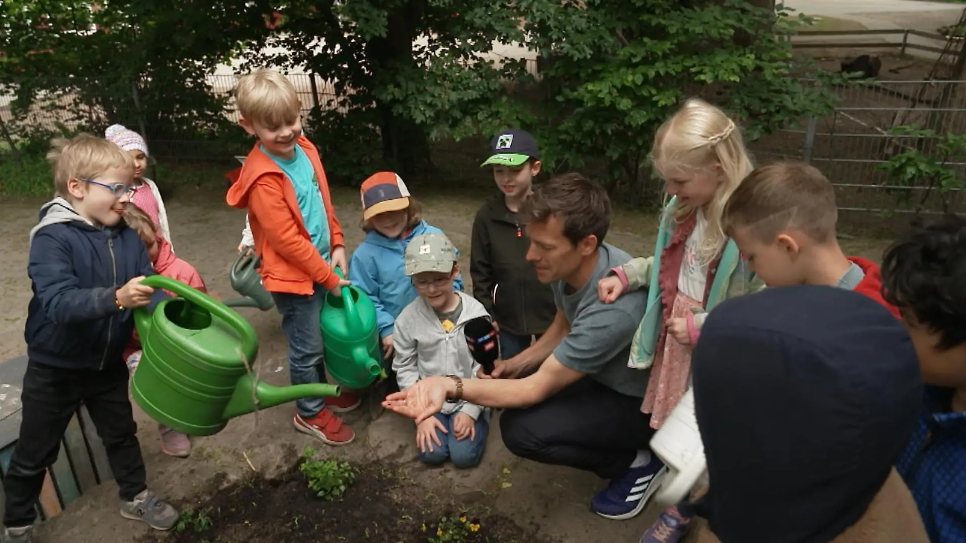 „RTL – Wir helfen Kindern“-Pate Maik Meuser sagt Danke! 200.000 Euro für den Kampf gegen Klimawandel