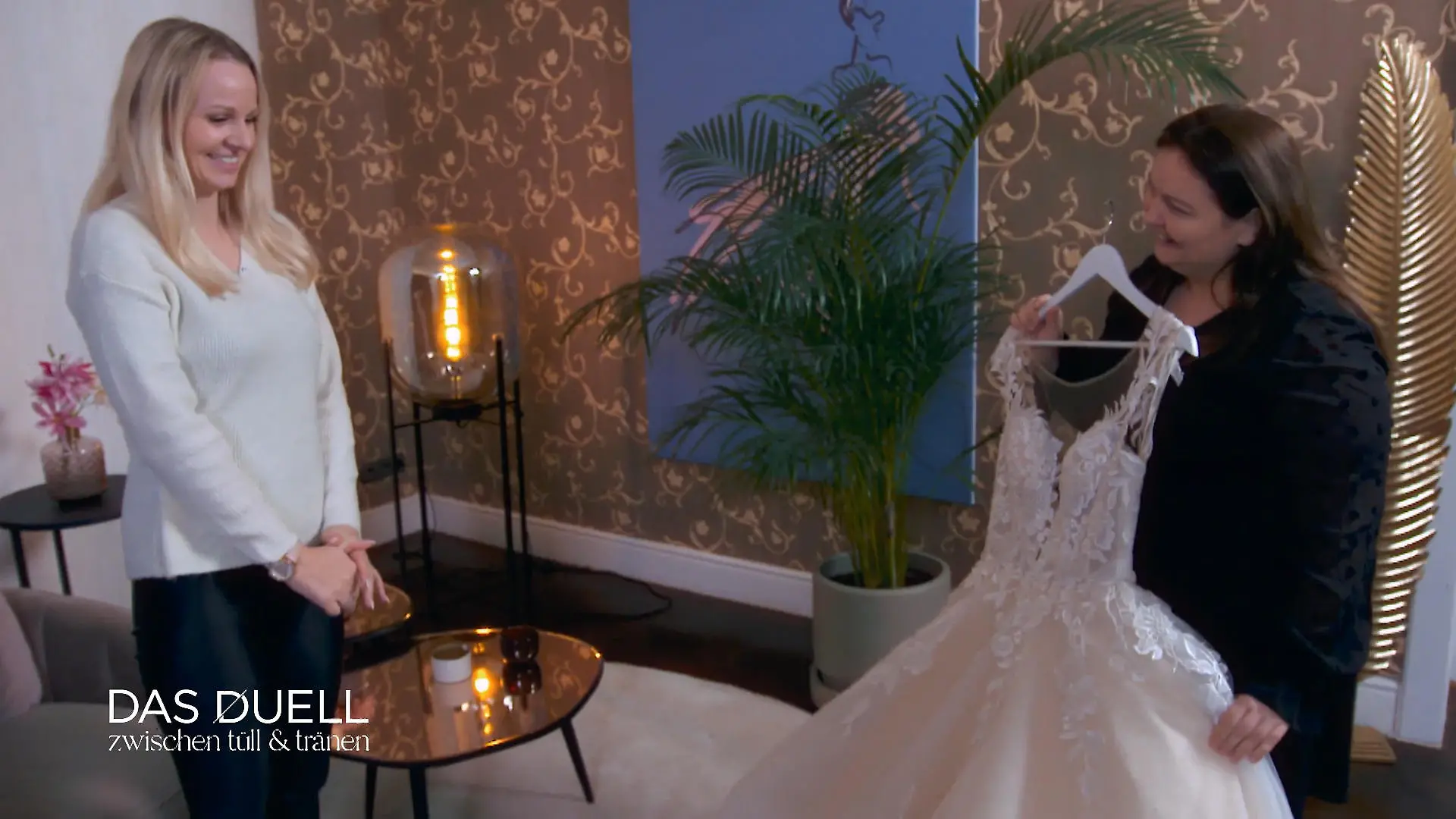Favoritenkleid zuerst - Zahlt sich Manus Risiko aus? Es geht los