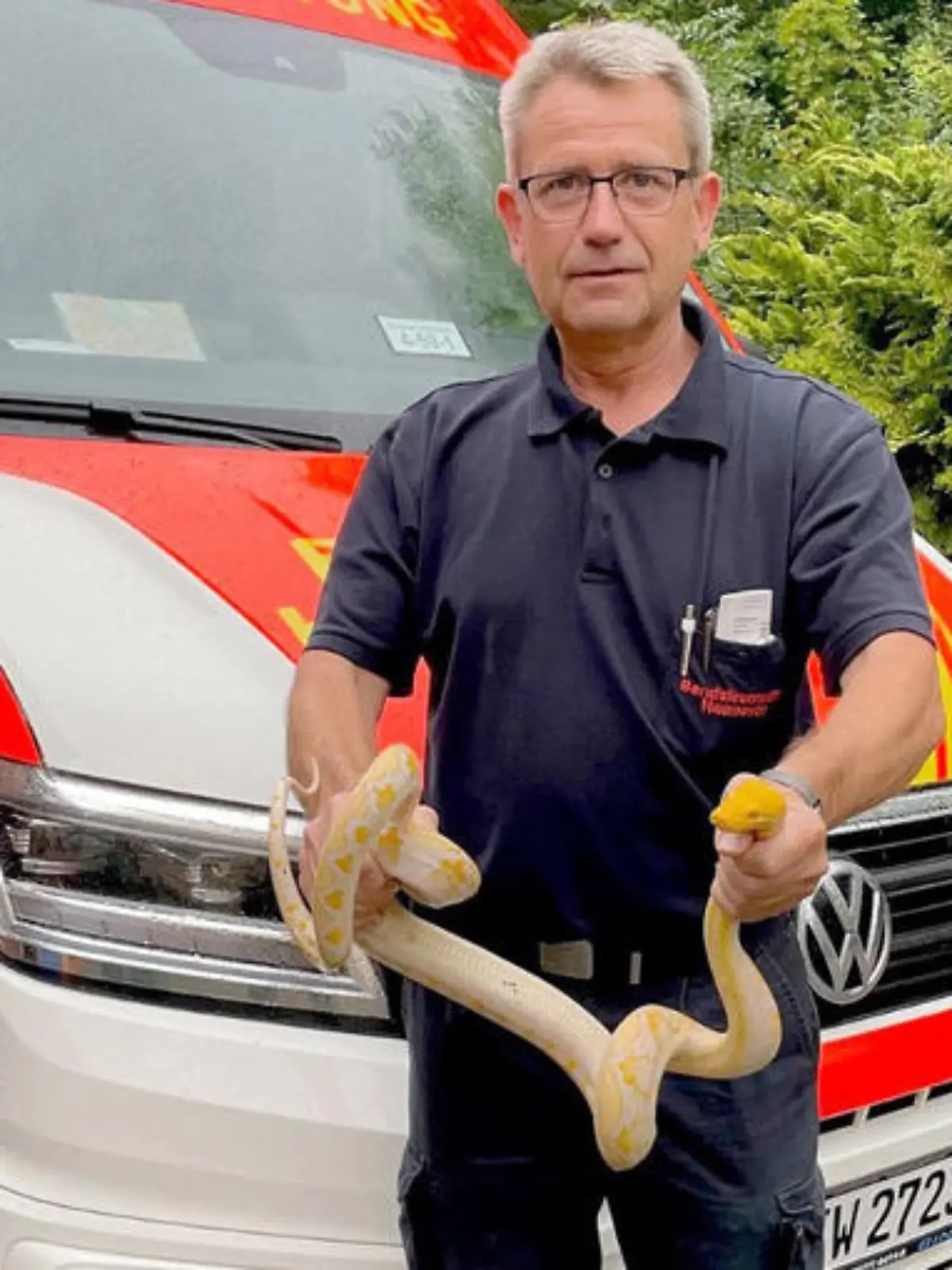 Feuerwehr Hannover und eingefangener Python