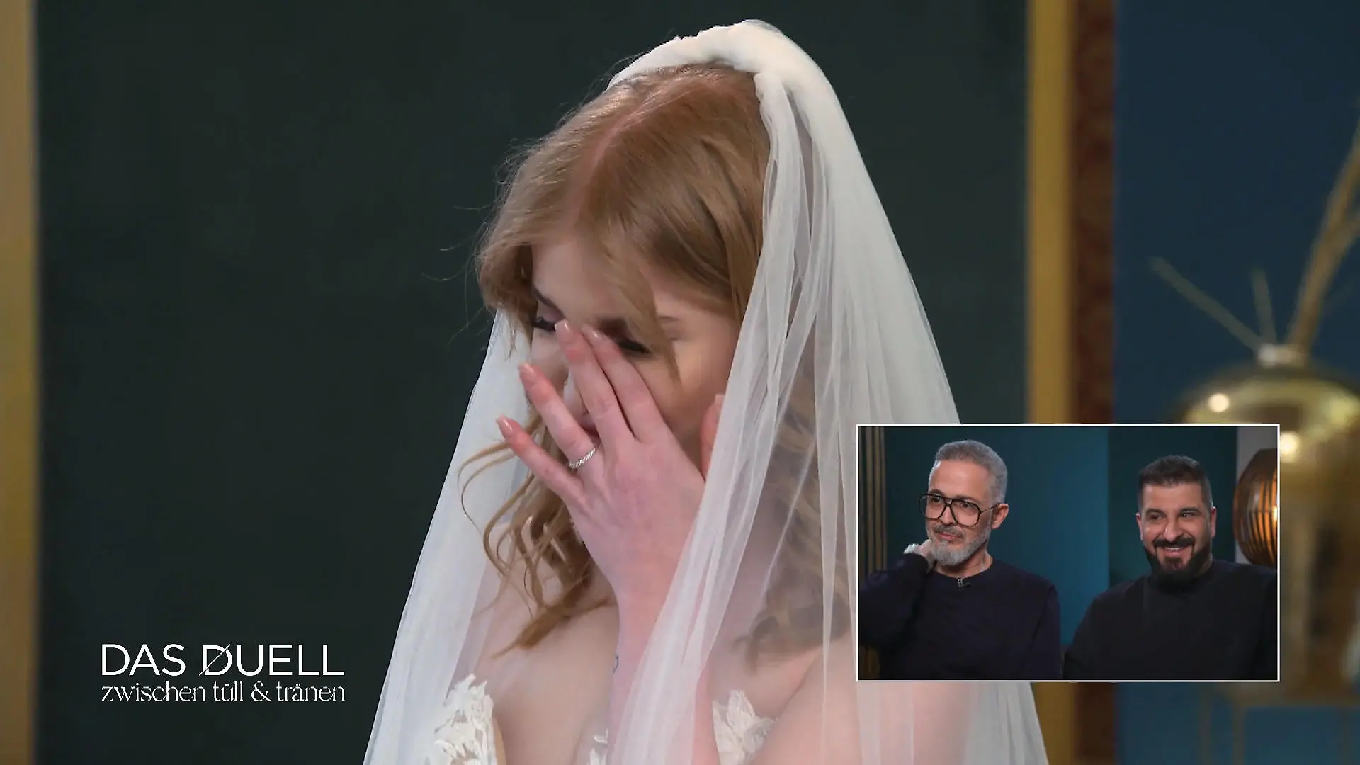 Der Braut kommen die Tränen... Ihr Kleid?