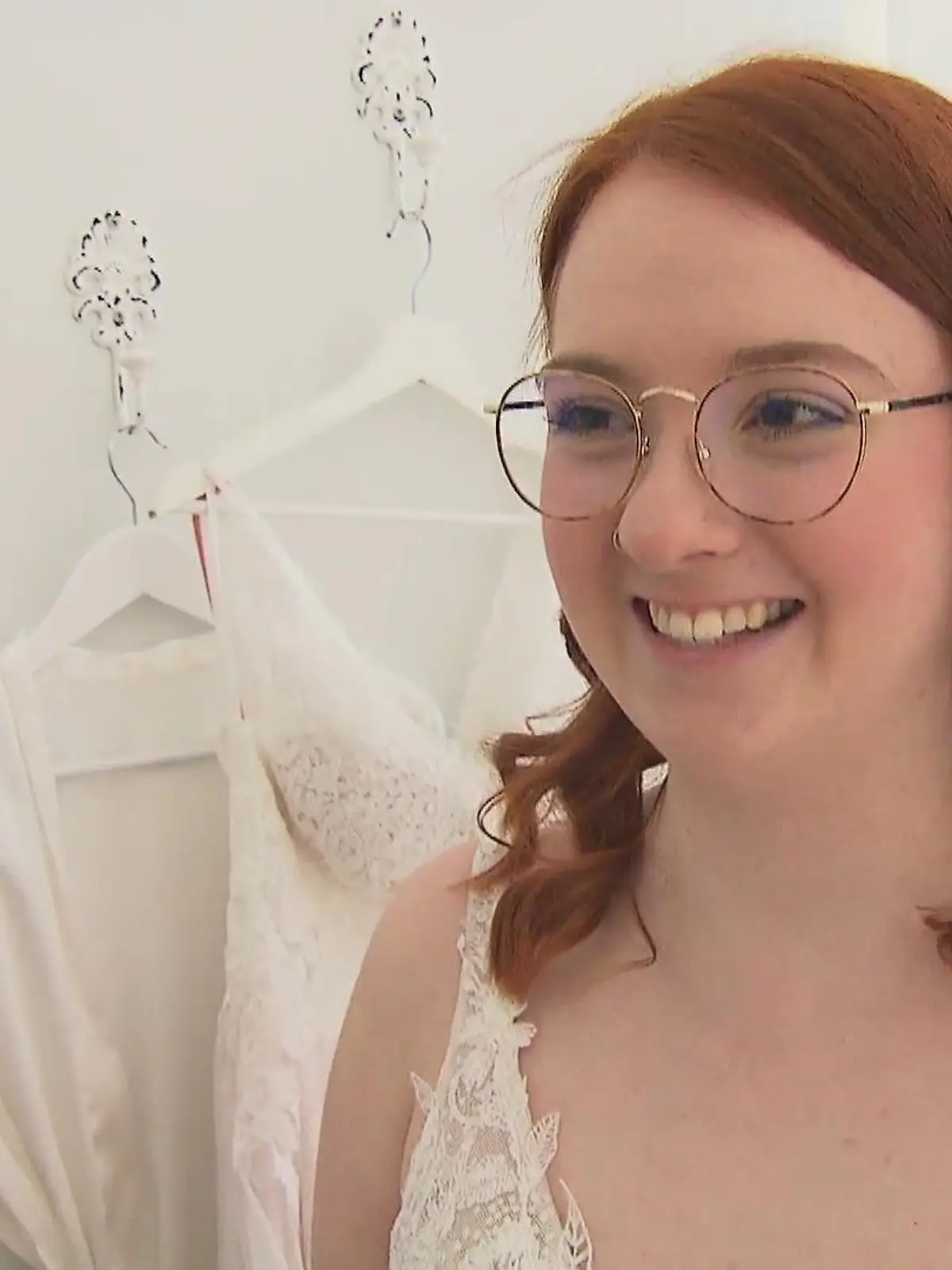 Bild zu: "Zweite Chance für Hanna: Gefällt ihr das Kleid?"