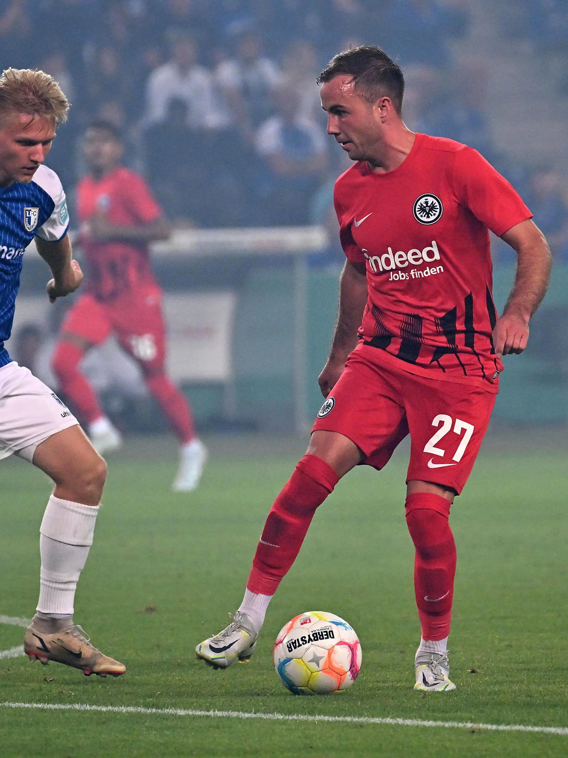  01.08.2022, xjhx, Fussball DFB Pokal 1.Runde, 1.FC Magdeburg - Eintracht Frankfurt emspor, v.l. Andreas Mueller  1.FC Magdeburg Mario Götze Eintracht Frankfurt Zweikampf, Aktion, action, battle for the ball DFL/DFB REGULATIONS PROHIBIT ANY USE OF PHOTOGRAPHS as IMAGE SEQUENCES and/or QUASI-VIDEO Magdeburg *** 01 08 2022, xjhx, football DFB Pokal 1 round, 1 FC Magdeburg Eintracht Frankfurt emspor, v l Andreas Mueller 1 FC Magdeburg Mario Götze Eintracht Frankfurt Zweikampf, action, action, battle for the ball DFL DFB REGULATIONS PROHIBIT ANY USE OF PHOTOGRAPHS AS IMAGE SEQUENCES AND OR QUASI VIDEO Magdeburg