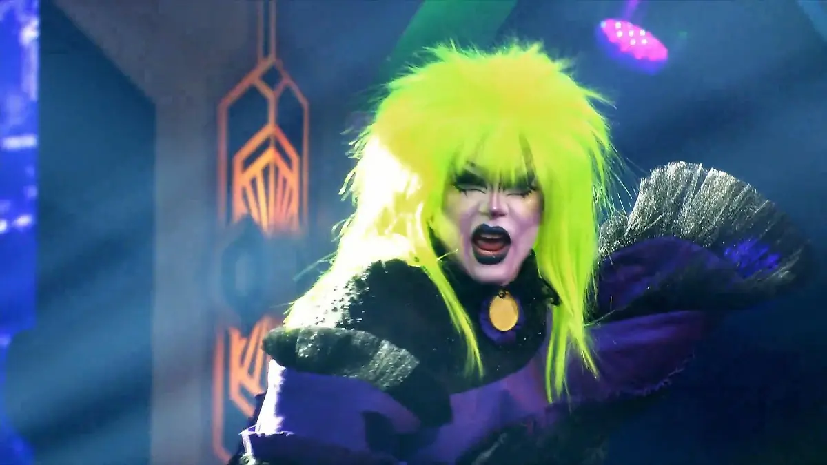 Drag Queen "Victoria Mad" bringt die Bude zum Kochen Als P!nk bei "Viva la Diva"