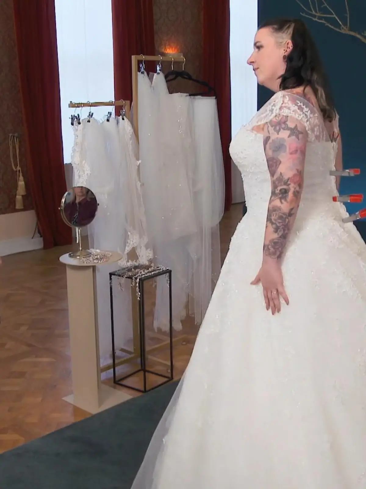 Bild zu: "Kann das letzte Kleid überzeigen?"