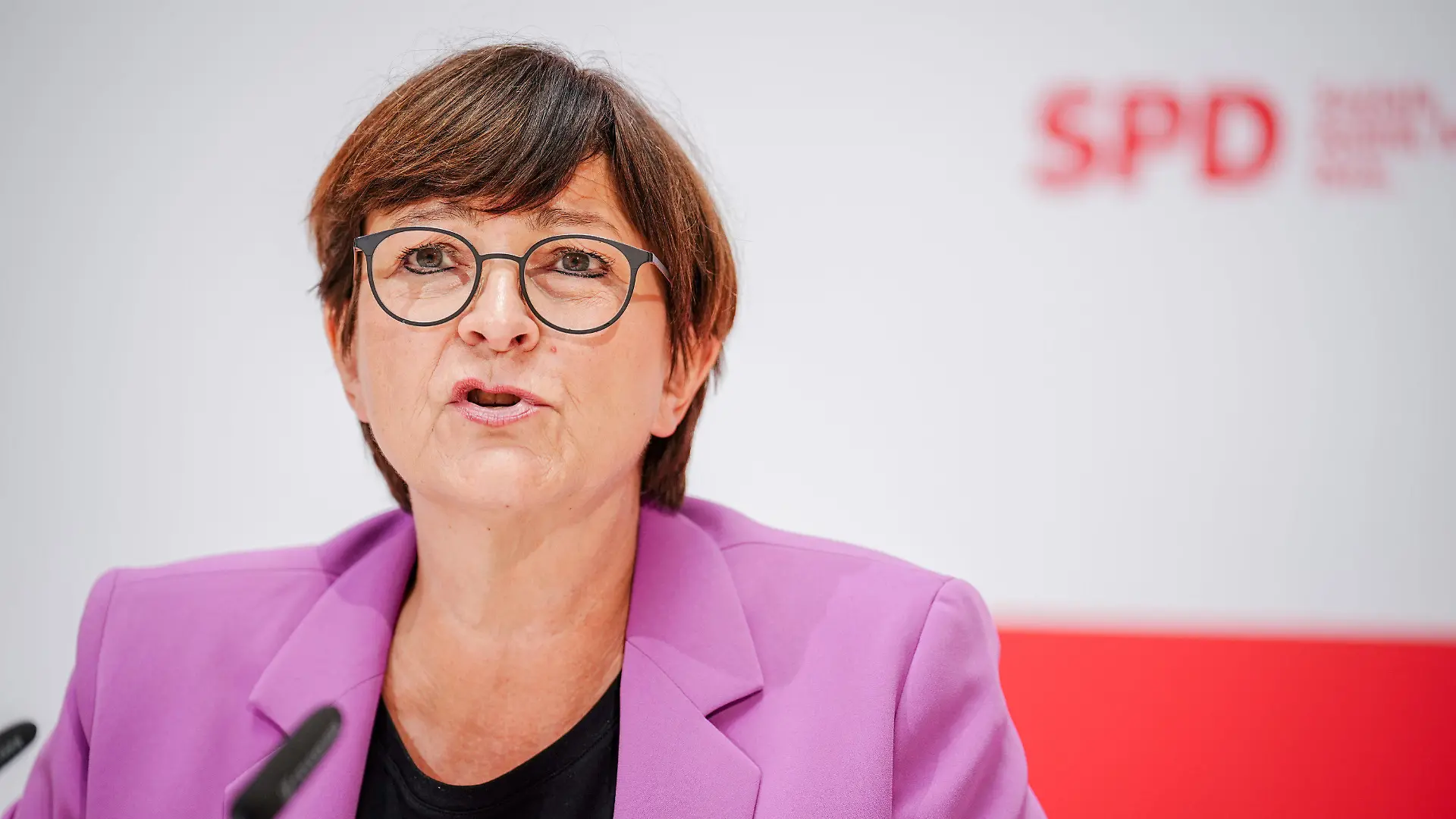 13.06.2022, Schleswig-Holstein, Kiel: Saskia Esken, SPD-Bundesvorsitzende, gibt nach den Gremiensitzungen ihrer Partei eine Pressekonferenz. Foto: Kay Nietfeld/dpa +++ dpa-Bildfunk +++