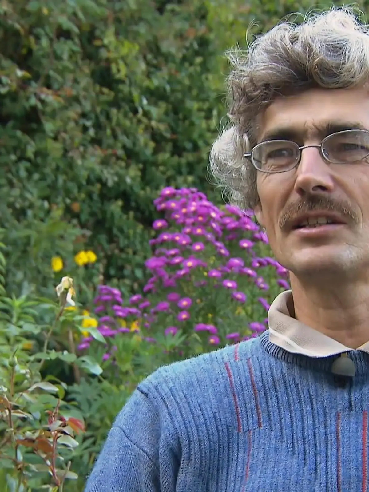 Bild zu: "Rolf pflegt einen extravaganten Garten"