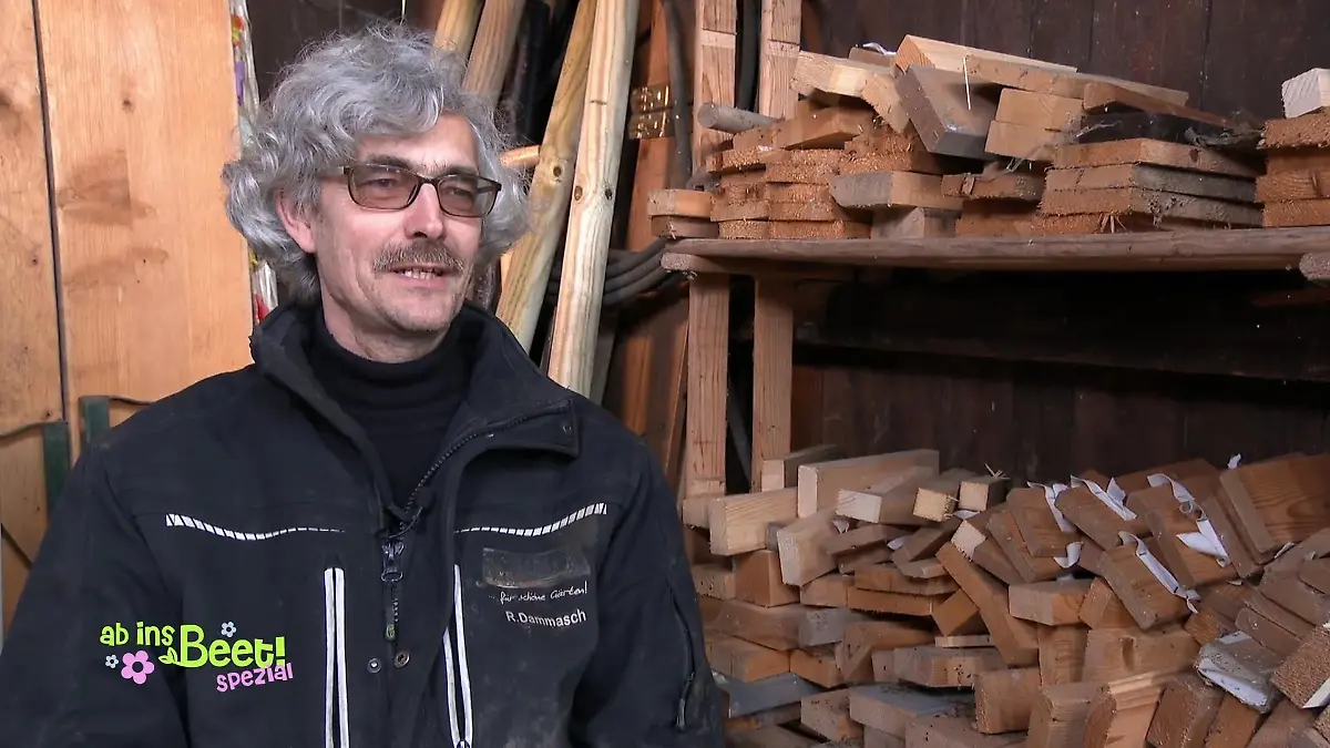 Garten-Enthusiast Ralf ist ein Einzelgänger Ungestört