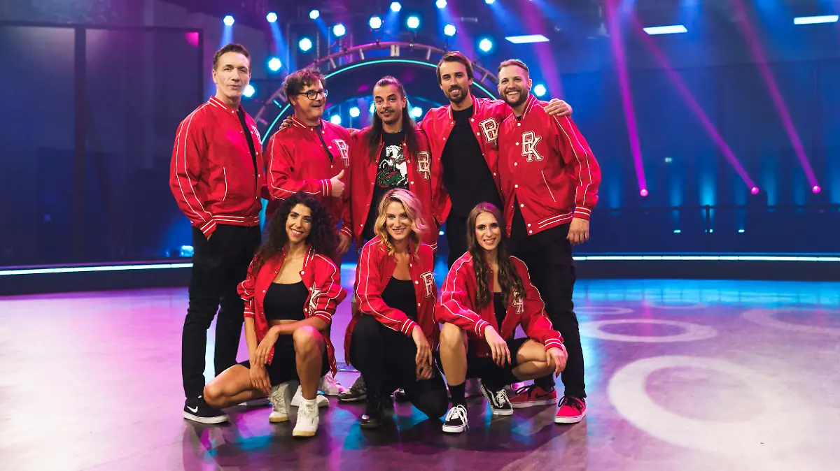 Die Coaches, oben v.l.n.r.: Nigel Casey, Jo Quirin, Nivou Allves, Sascha Plotnikov, Edd Hall; unten v.l.n.r.: Sekina Mandelartz, Lauren Mayer, Gina Pröbstl