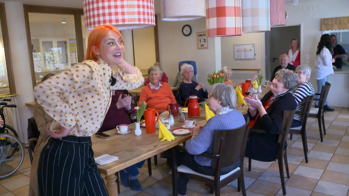 Alli Neumann singt im Seniorenheim Zurück zu den Wurzeln