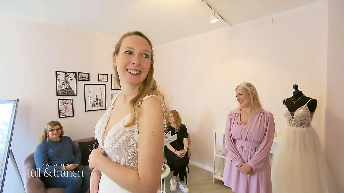 Sabrinas Wunsch: Hauptsache sexy Anprobe beginnt