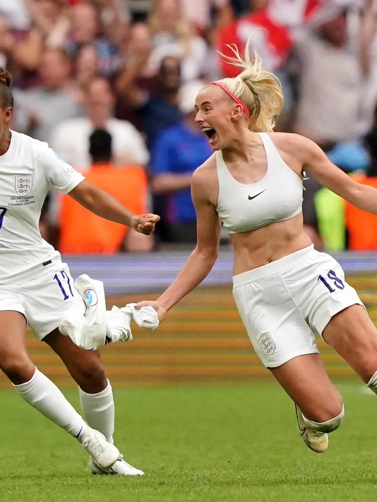  England v Germany - UEFA Women s Euro 2022 - Final - Wembley Stadium England s Chloe Kelly right celebrates with Nikita Parris after scoring their side s second goal of the game during the UEFA Women s Euro 2022 final at Wembley Stadium, London. Picture date: Sunday July 31, 2022. Use subject to FA restrictions. Editorial use only. Commercial use only with prior written consent of the FA. No editing except cropping. PUBLICATIONxNOTxINxUKxIRL Copyright: xJonathanxBradyx 68127700