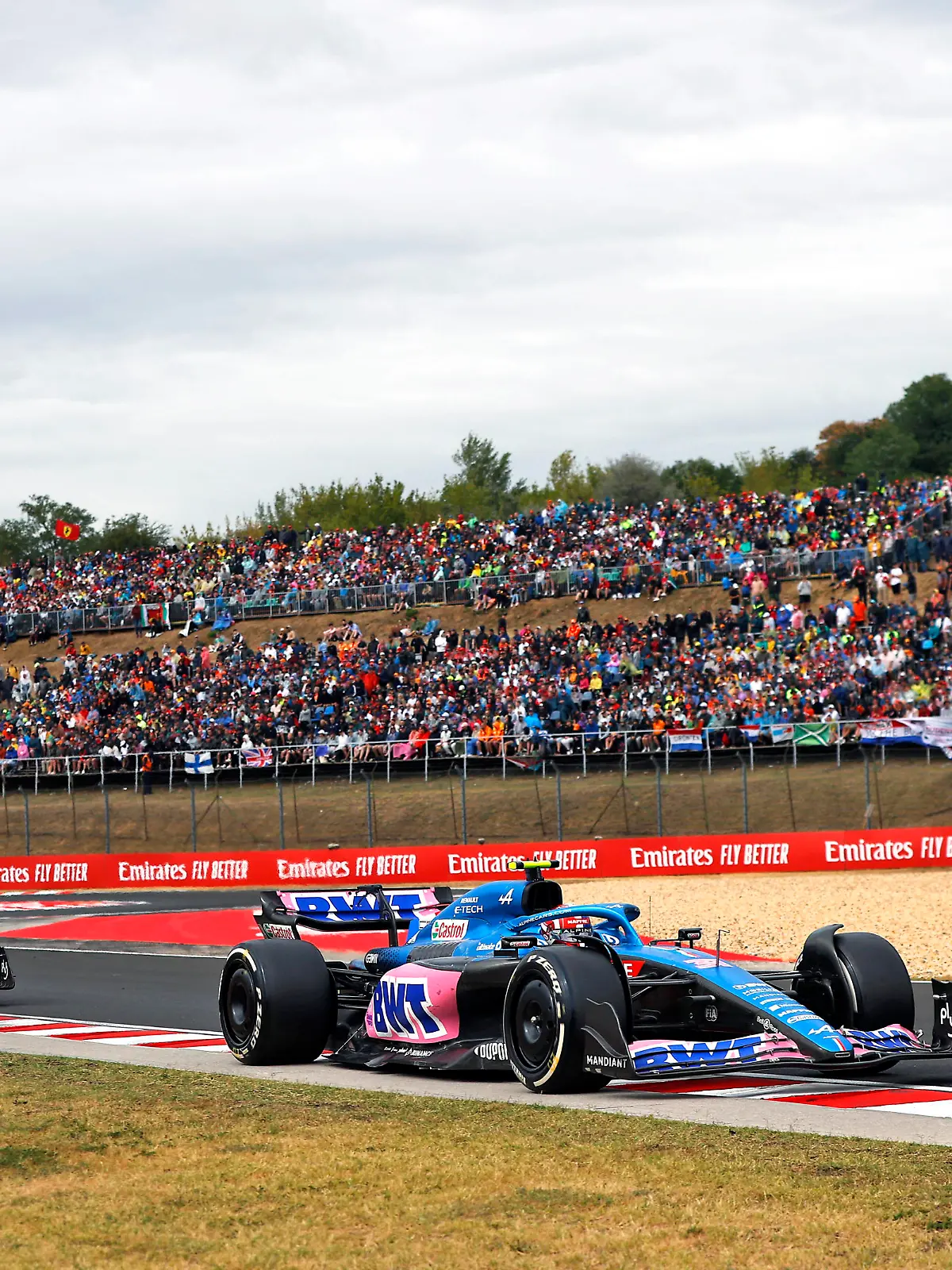  Formula 1 2022: Hungarian GP HUNGARORING, HUNGARY - JULY 31: Esteban Ocon, Alpine A522, leads Fernando Alonso, Alpine A522 during the Hungarian GP at Hungaroring on Sunday July 31, 2022 in Budapest, Hungary. Photo by Andy Hone / LAT Images Images PUBLICATIONxINxGERxSUIxAUTxHUNxONLY GP2213_083730_ONY1138