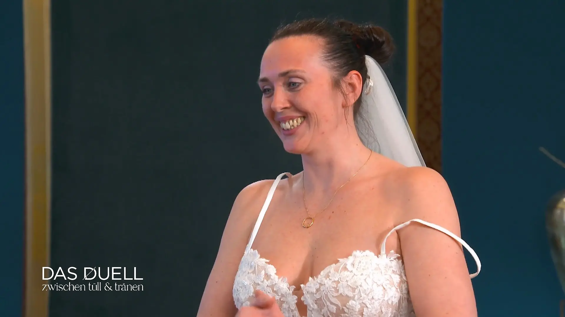 Sabrina sucht nach einem sexy Dress! Umwerfend