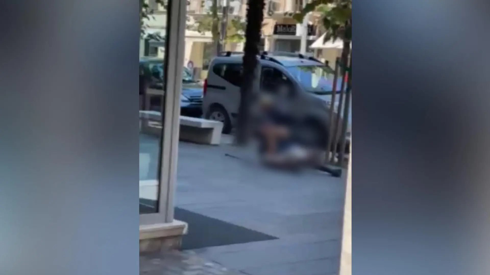 Wildgewordener Mann prügelt Straßenhändler zu Tode.