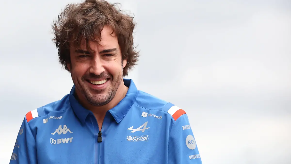 F1 Hungarian Grand Prix Fernando Alonso of Alpine arrives the circuit ahead of the Formula 1 Hungarian Grand Prix at Hungaroring in Budapest, Hungary on July 31, 2022. Budapest Hungary PUBLICATIONxNOTxINxFRA Copyright: xJakubxPorzyckix originalFilename:porzycki-f1hungar220731_npAnC.jpg 