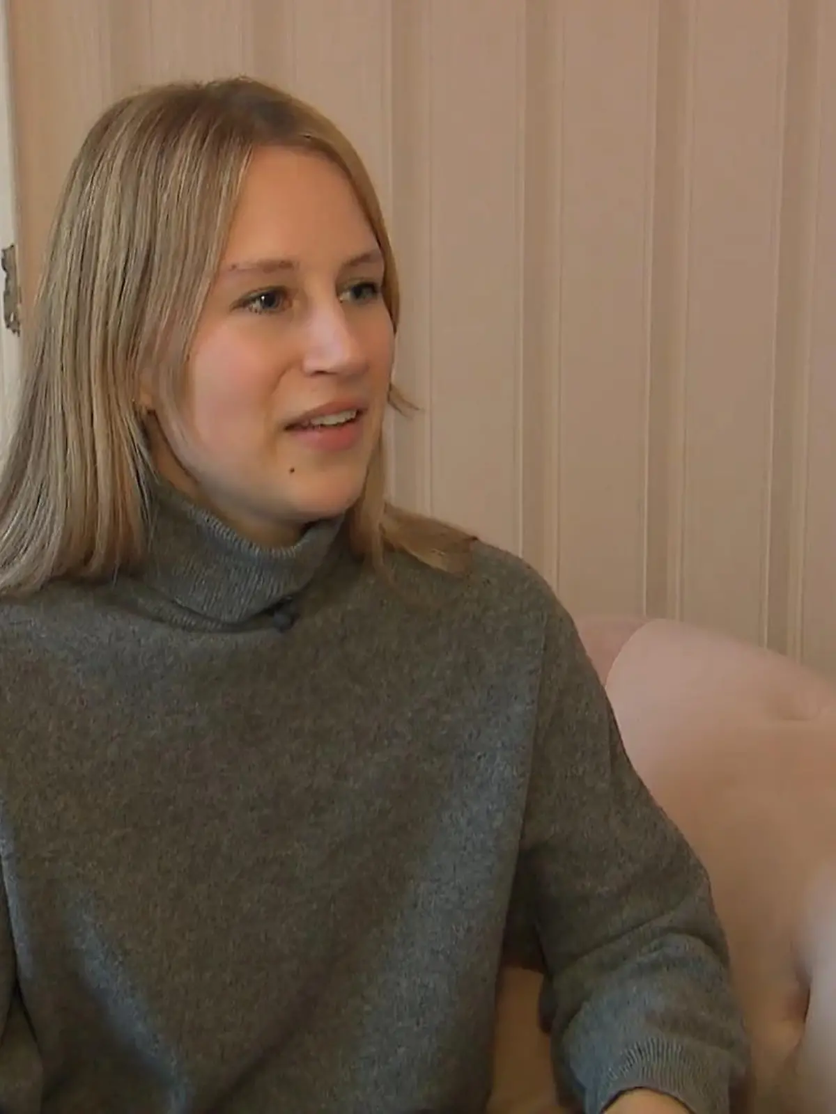 Bild zu: "Polizistin Lena möchte bei ihrer Hochzeit sexy sein!"