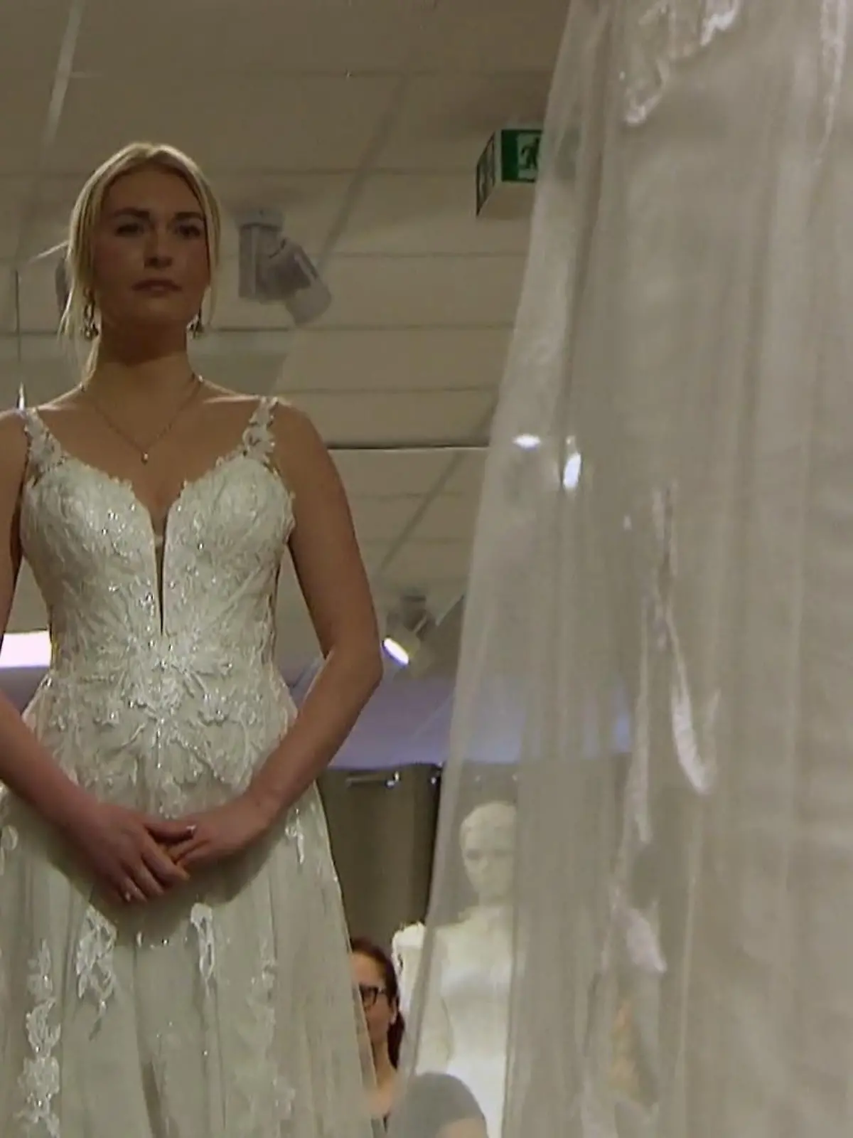 Bild zu: "Wiete möchte ein neues Brautkleid haben"