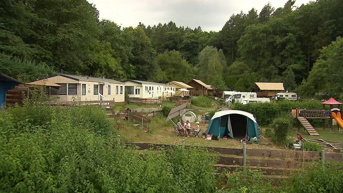 Zelte, Wohnwagen, Wohnmobile, Ferienhäuser - auf dem Campingplatz "Odenwaldidyll" findet jede Vorliebe Platz.