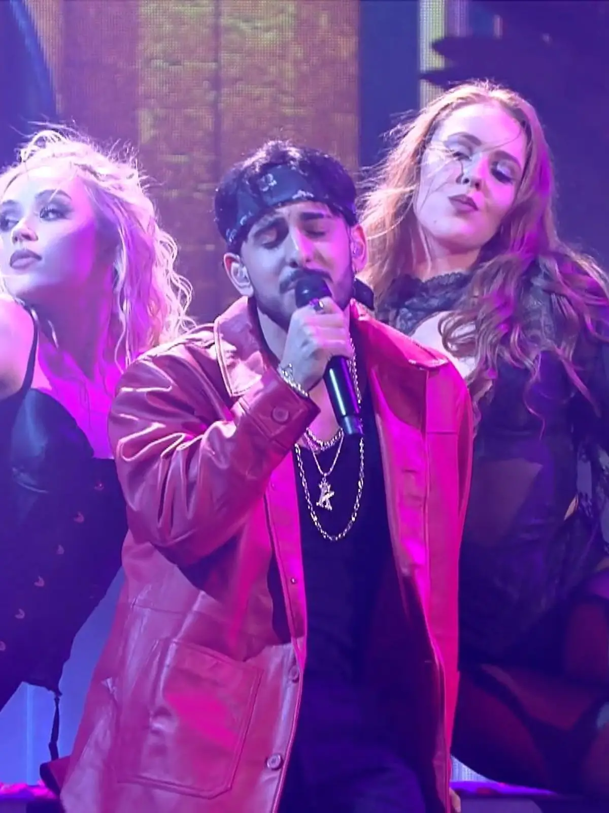Bild zu: "Kiyan überzeugt mit "Save Your Tears" von The Weeknd"