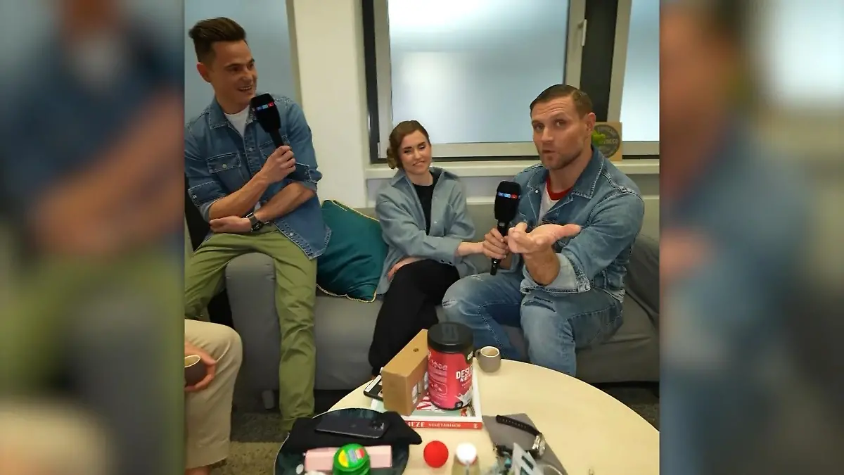 Party im "Let's Dance"-Backstageraum Vasenzerstörer Mimi Kraus