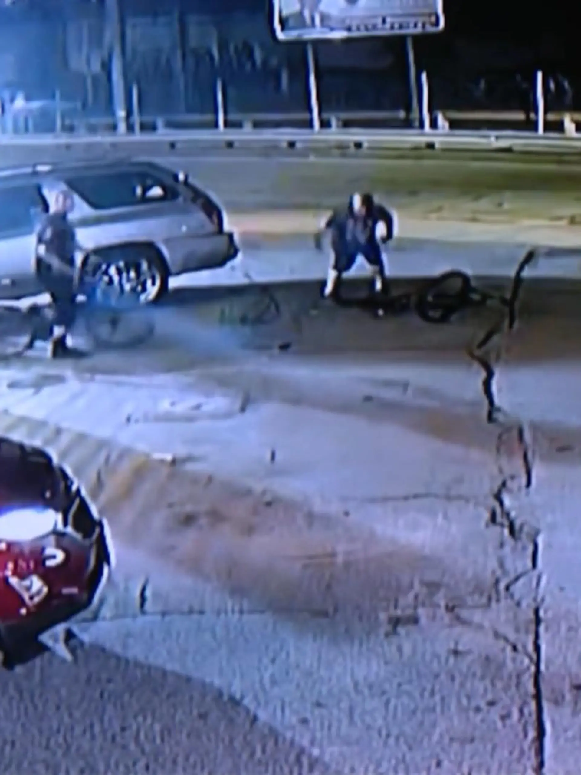 Vor einem Schnapsladen auf Rhode Island haben sich mehrere Männer mit einer Machete bedroht. Einer wurde dabei verletzt.