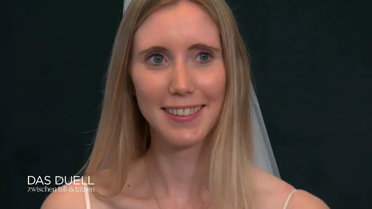 Kriegt Kira etwa Schmetterlinge im Bauch? Bauchkribbeln