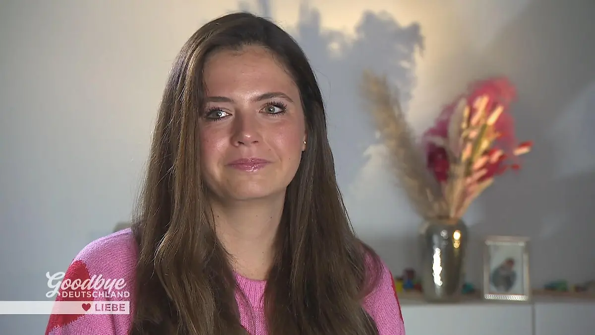 Emily ist unzufrieden mit ihrem Erscheinungsbild In ihren Beinen lagert Fett