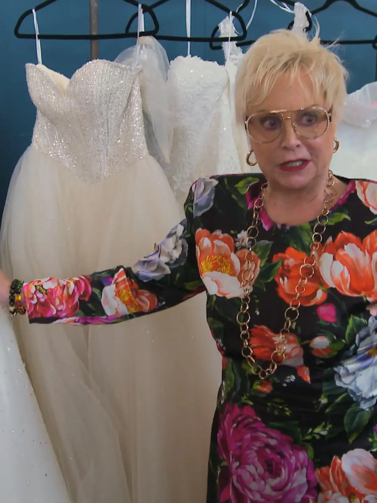 Bild zu: "Lady Funkelbrille und ihre Glitzerkleider"