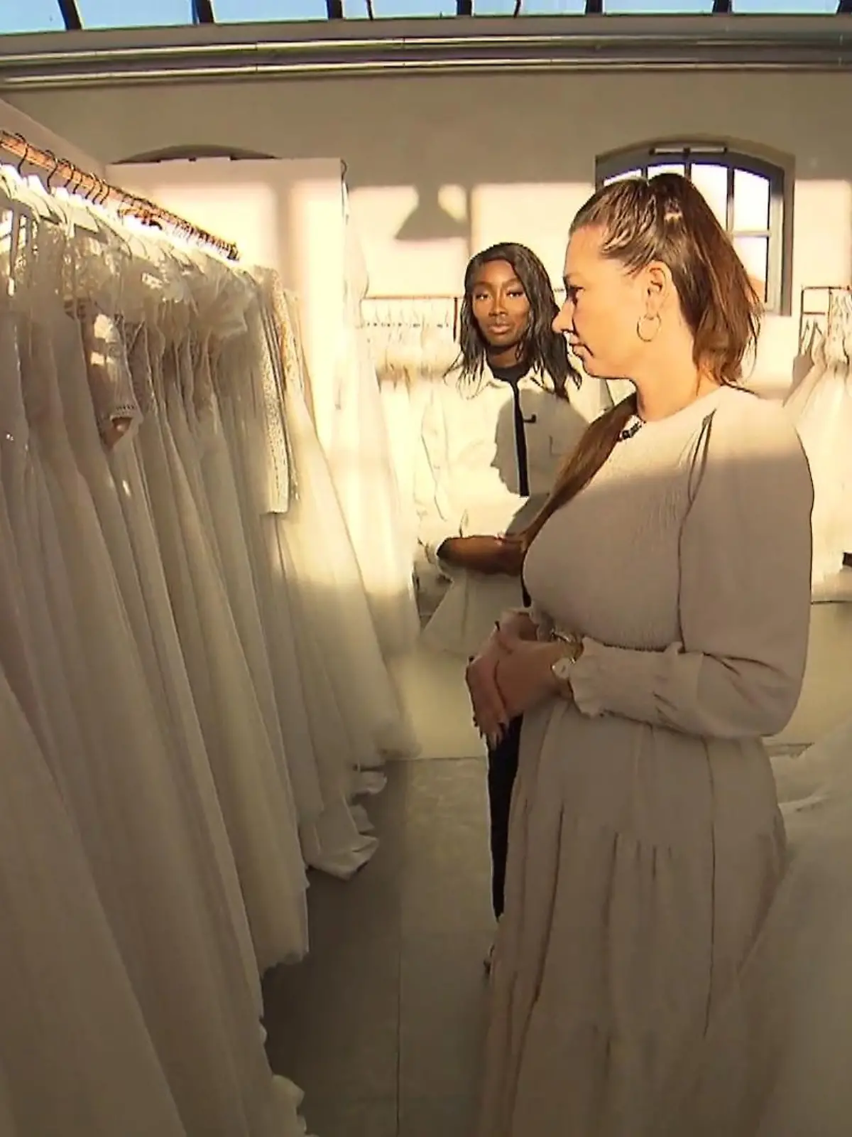 Bild zu: "Anne möchte sich am Anzug ihres Verlobten orientieren"